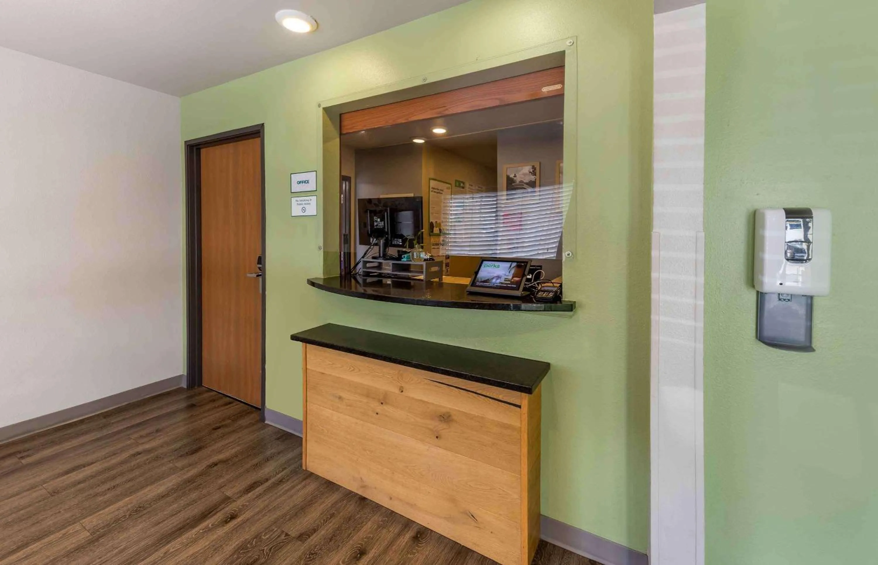 Lobby or reception in Extended Stay America Select Suites - Oklahoma City - Southeast
