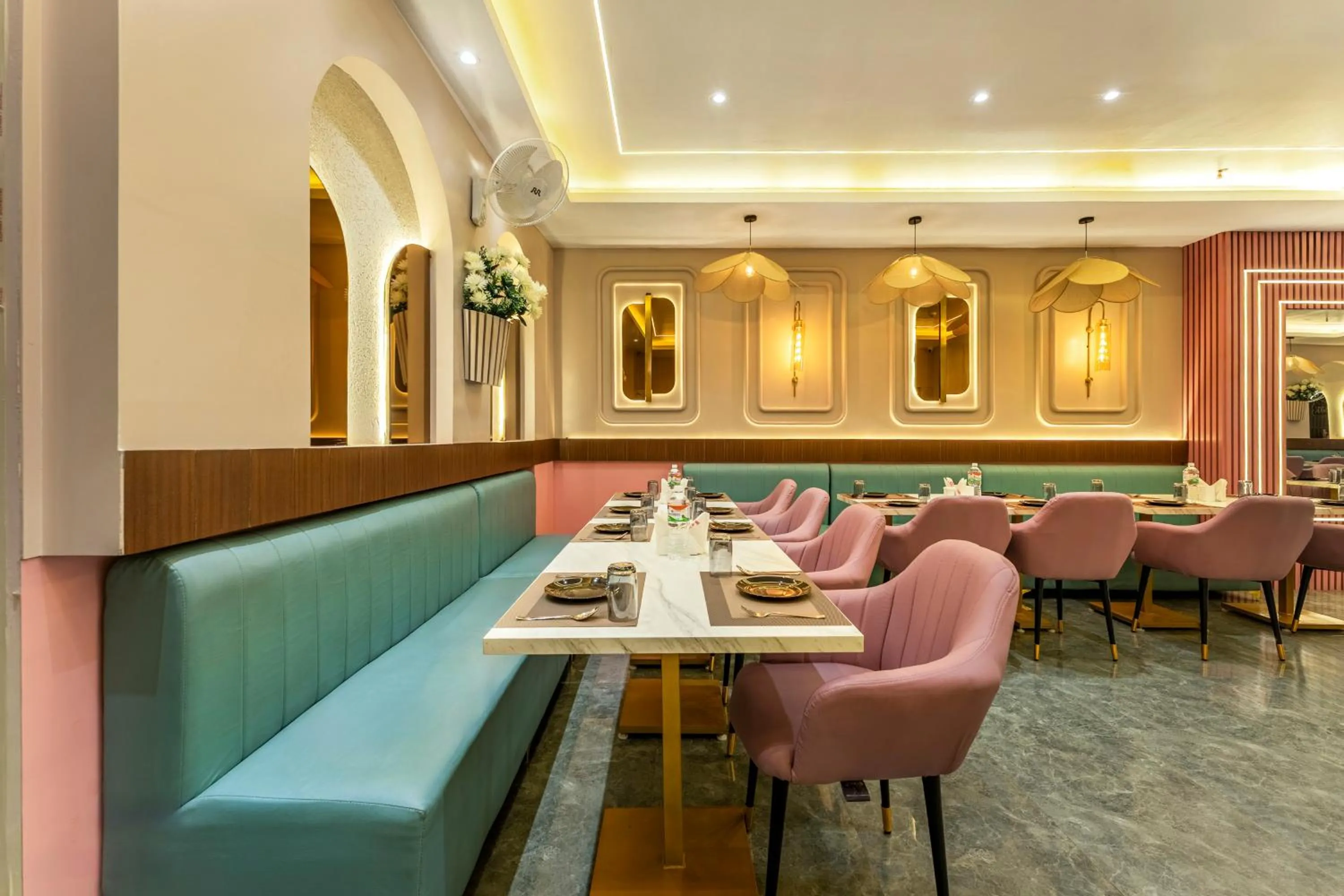 Restaurant/places to eat in Treebo Divine Stay Prayagraj