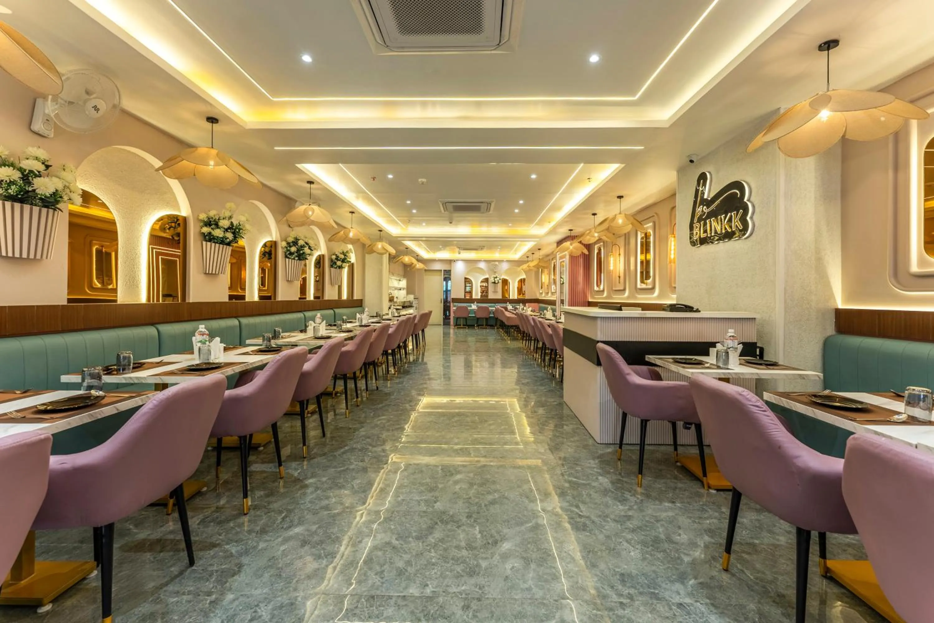 Restaurant/places to eat in Treebo Divine Stay Prayagraj