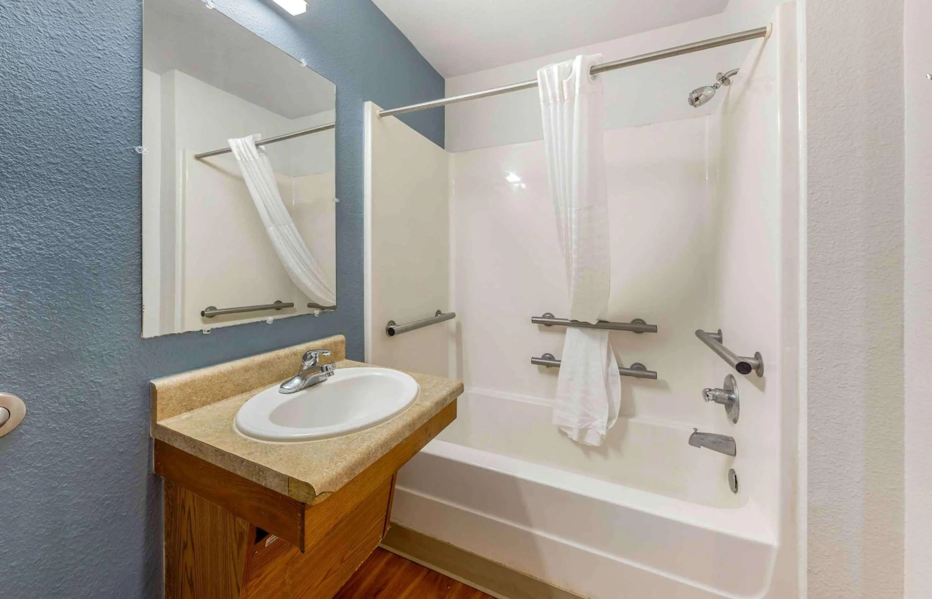 Bathroom in Extended Stay America Select Suites - Oklahoma City - Del City