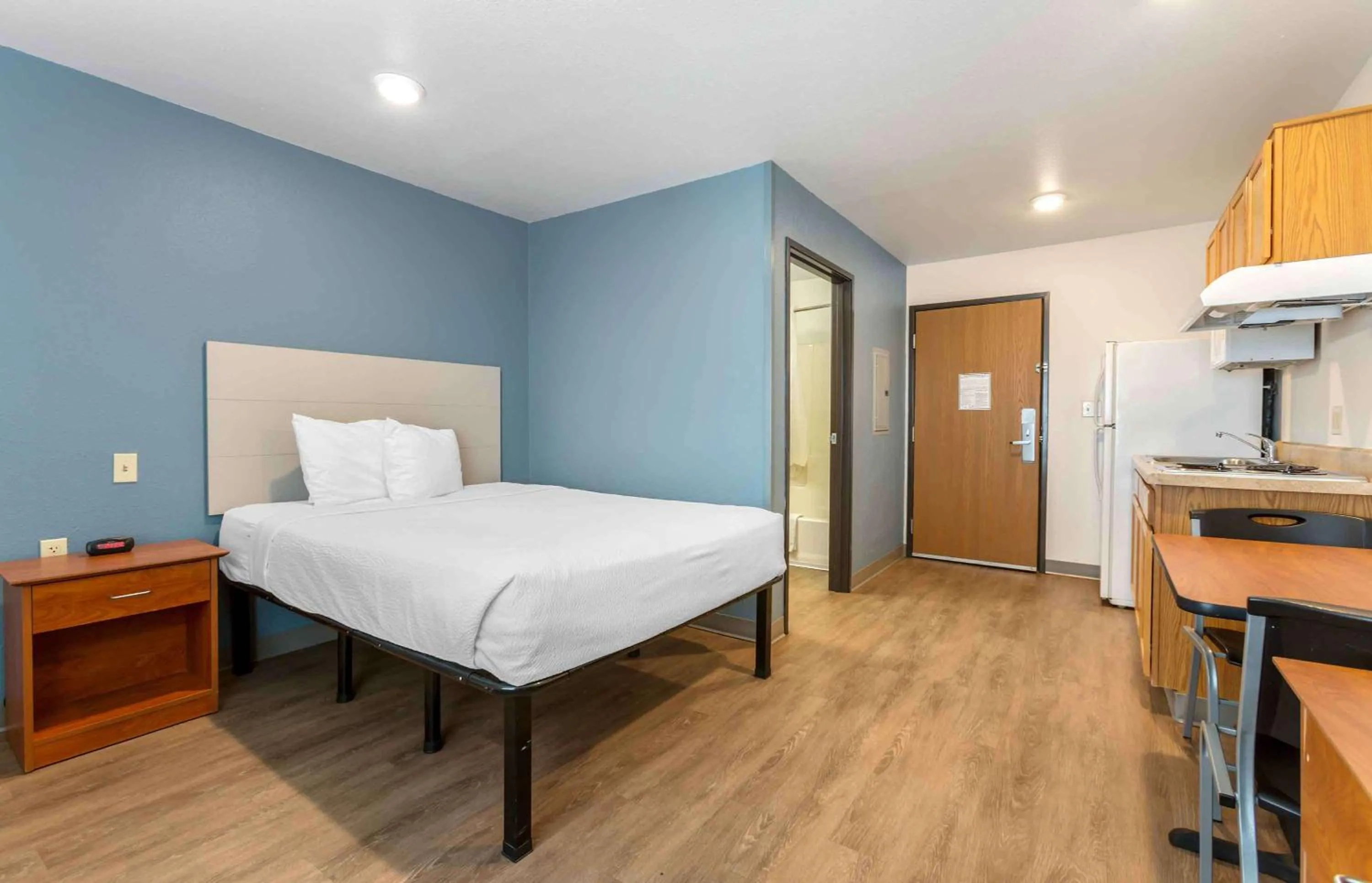 Bedroom, Bed in WoodSpring Suites El Paso Airport