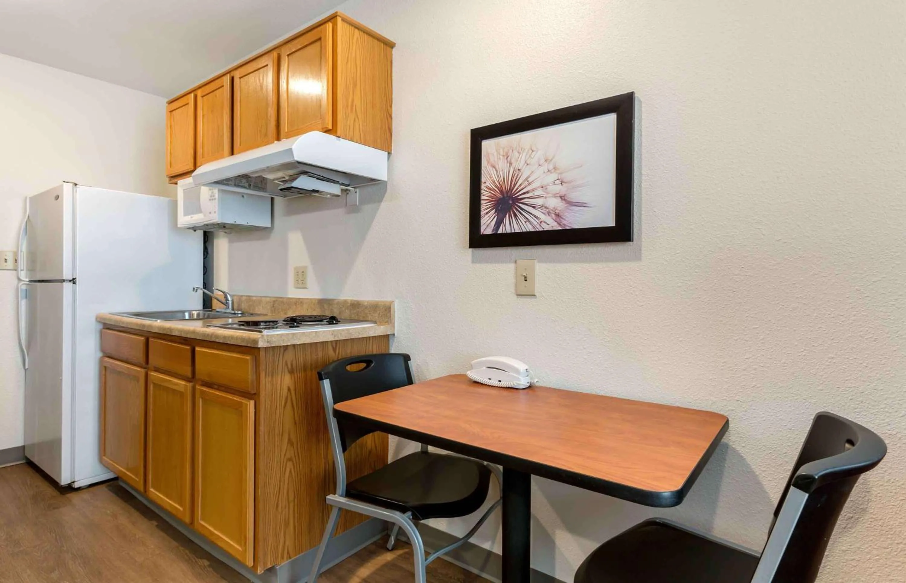 Bedroom, Kitchen/Kitchenette in WoodSpring Suites El Paso Airport