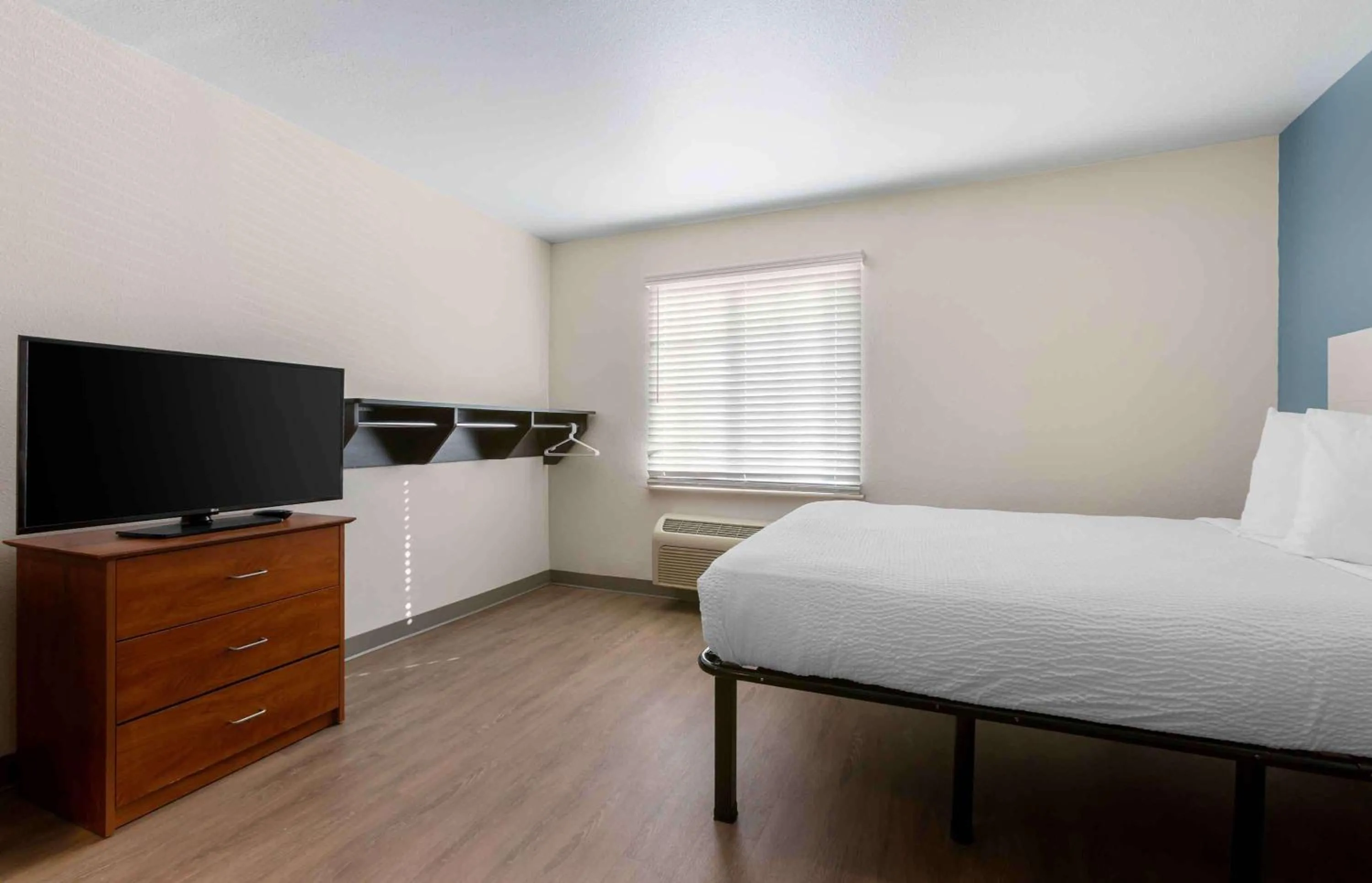 Bedroom, Bed in WoodSpring Suites El Paso Airport
