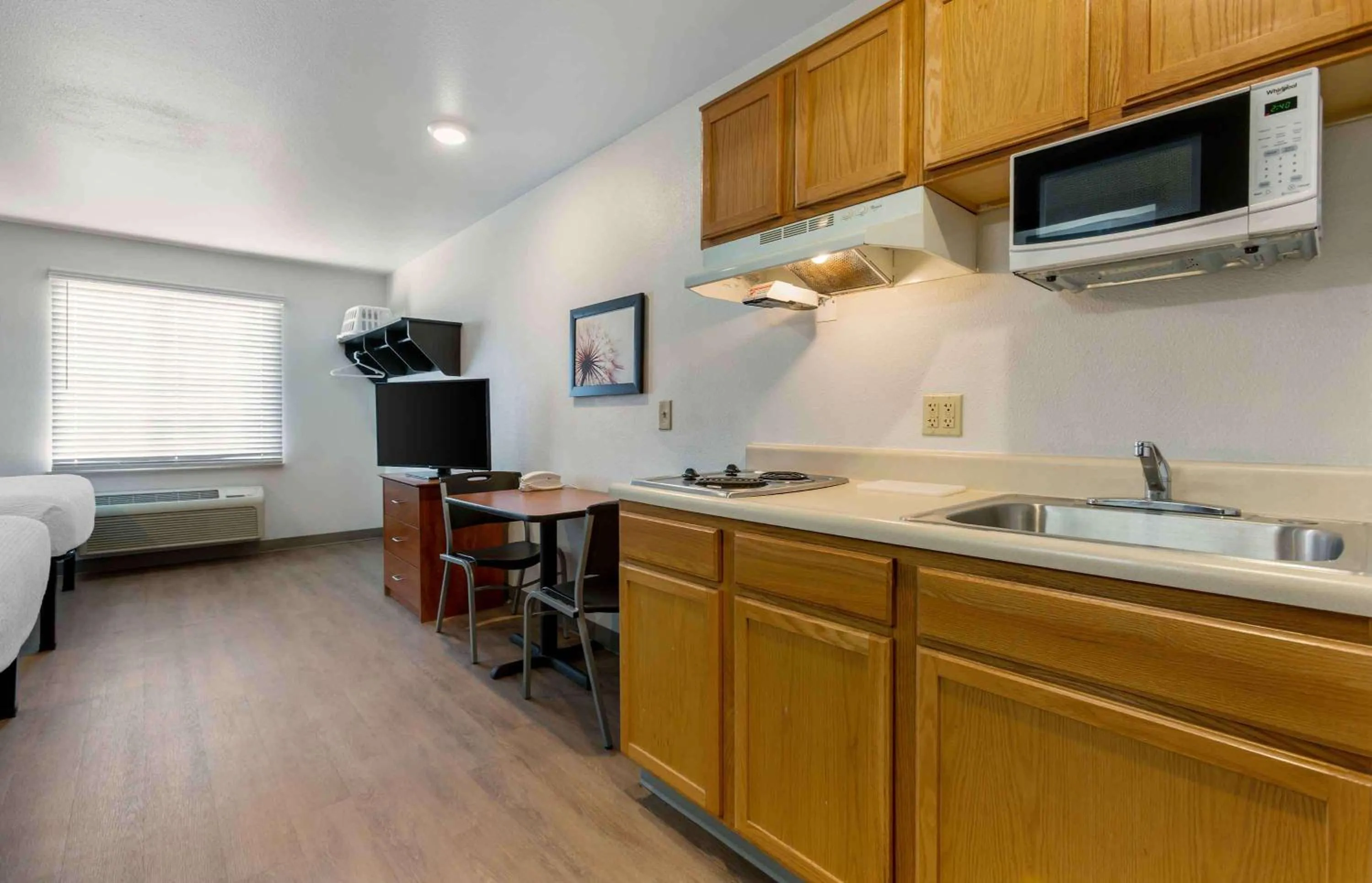 Bedroom, Kitchen/Kitchenette in WoodSpring Suites El Paso Airport