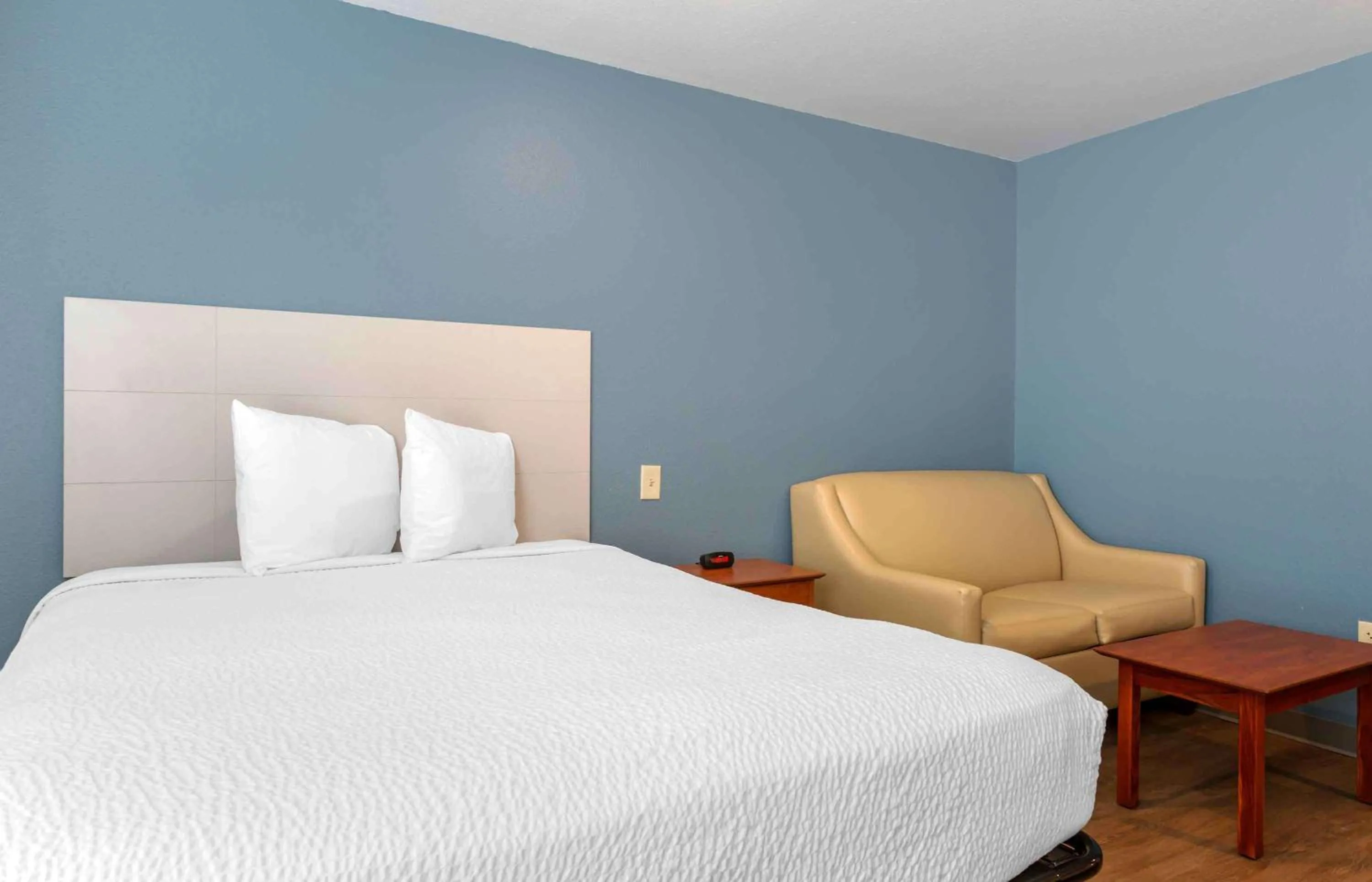Bedroom, Bed in WoodSpring Suites El Paso Airport