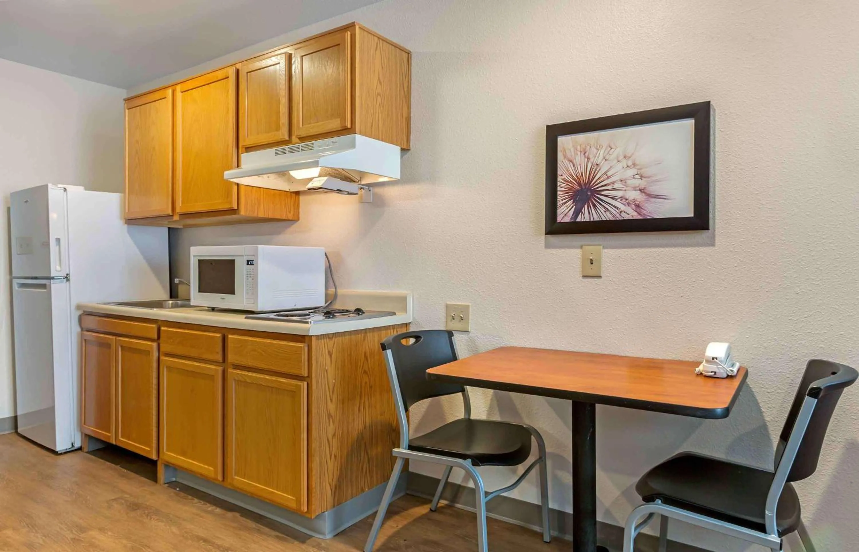 Bedroom, Kitchen/Kitchenette in WoodSpring Suites El Paso Airport