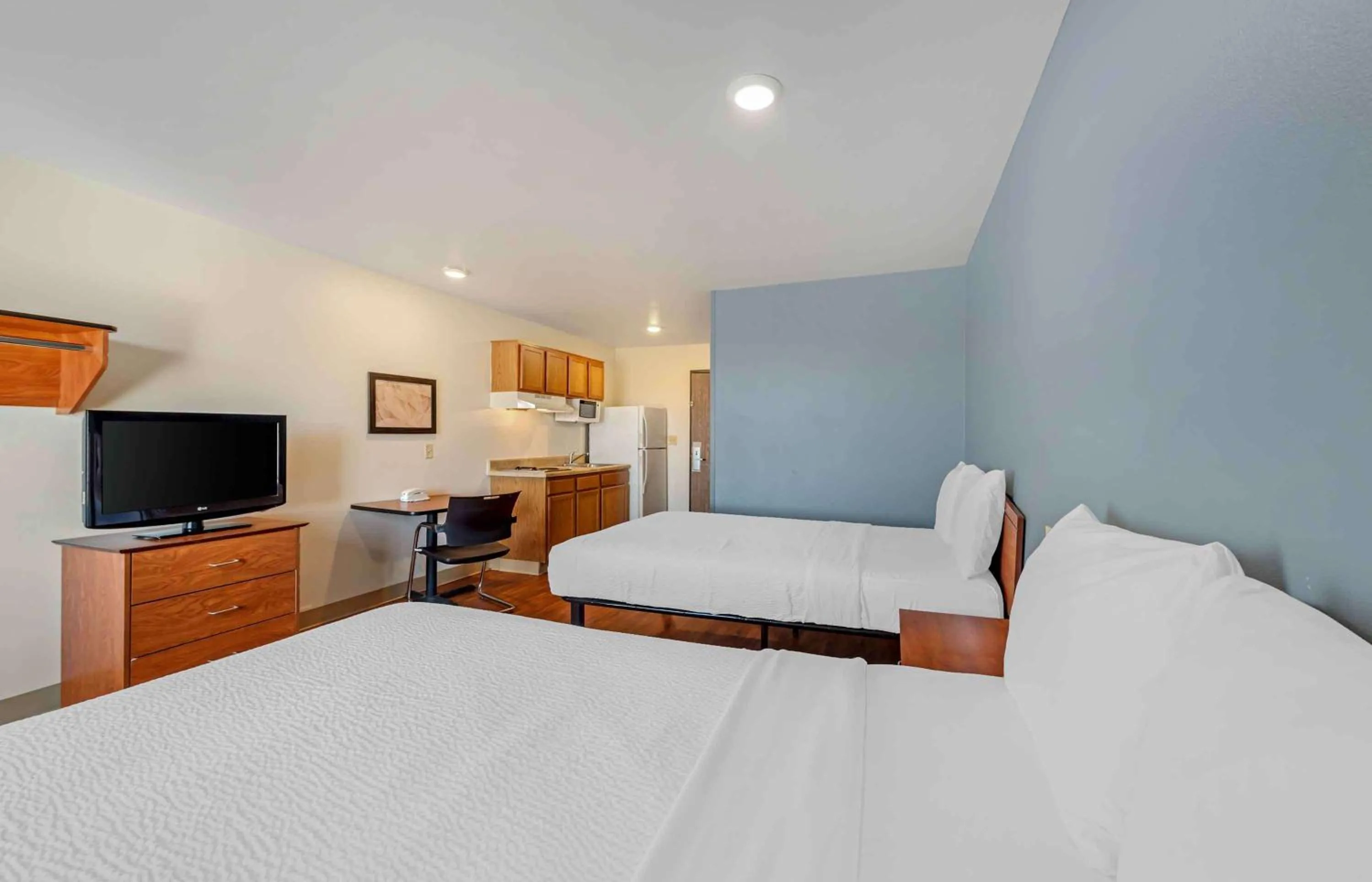 Bedroom, Bed in Extended Stay America Select Suites - Colorado Springs - Airport