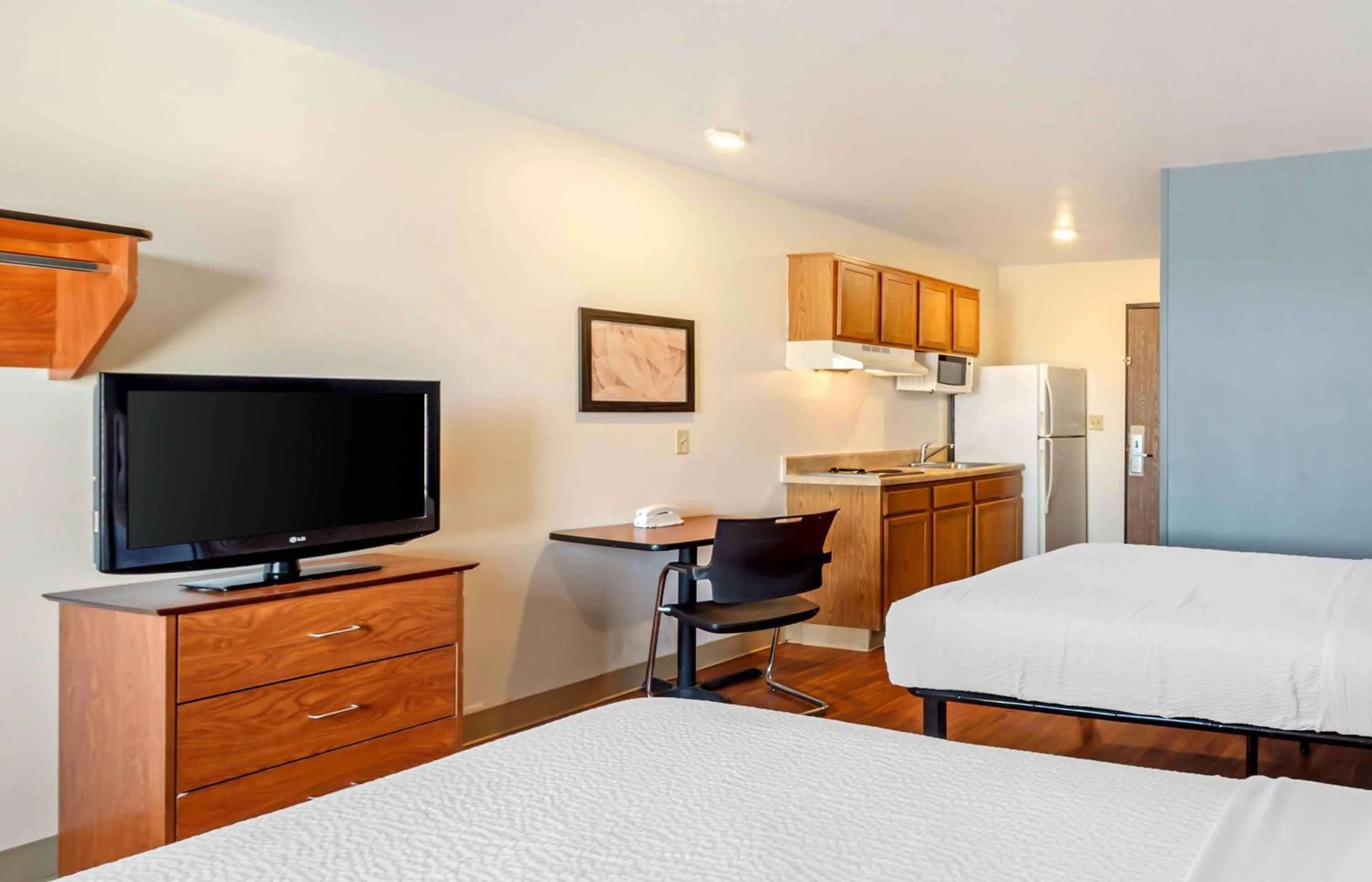 Bedroom, Bed in Extended Stay America Select Suites - Colorado Springs - Airport