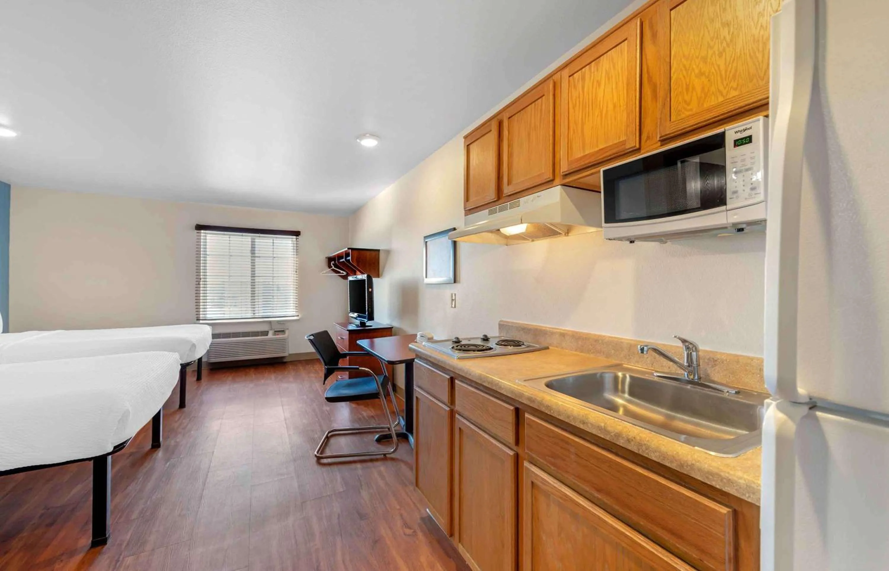 Bedroom in Extended Stay America Select Suites - Colorado Springs - Airport