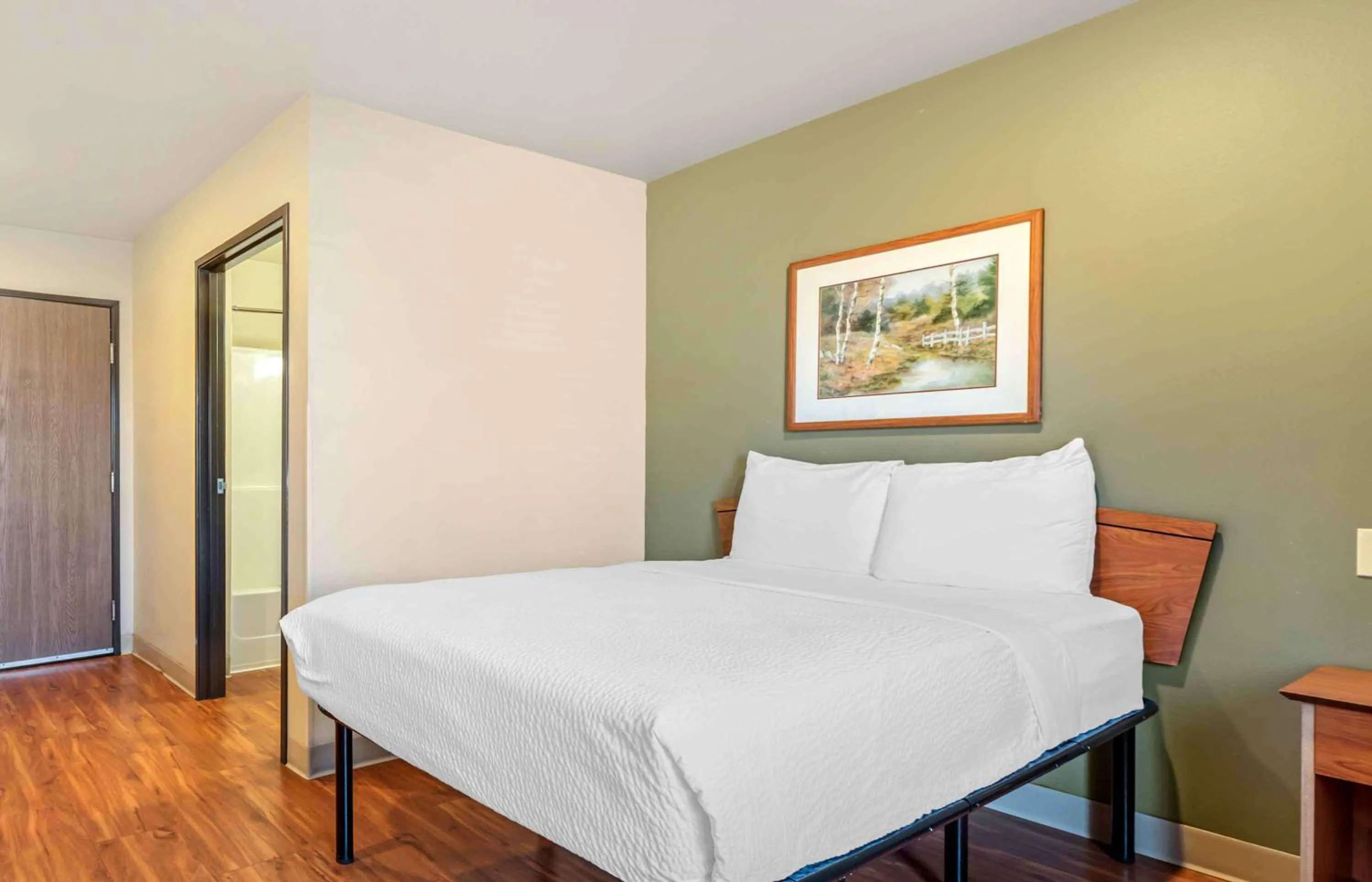 Bedroom, Bed in Extended Stay America Select Suites - Colorado Springs - Airport