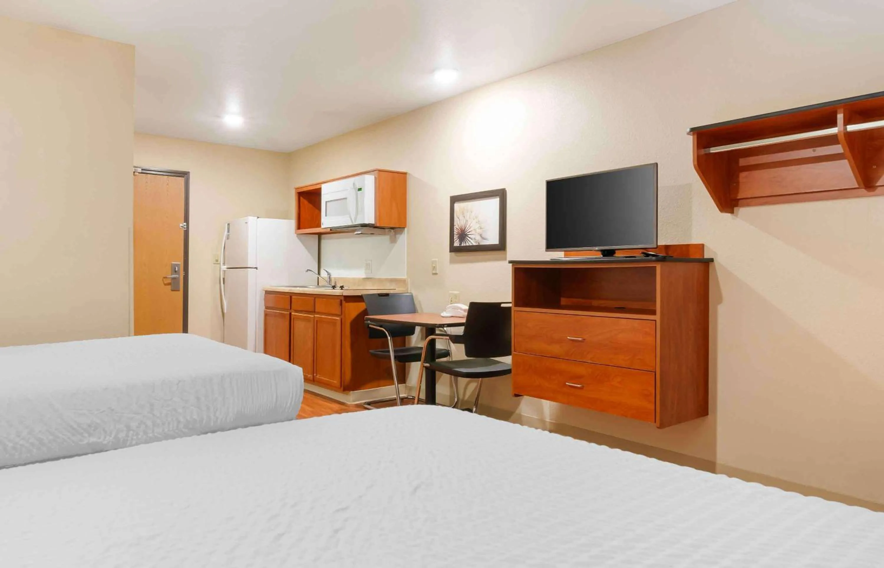 Bedroom, Bed in Extended Stay America Select Suites - Kansas City - Stadium