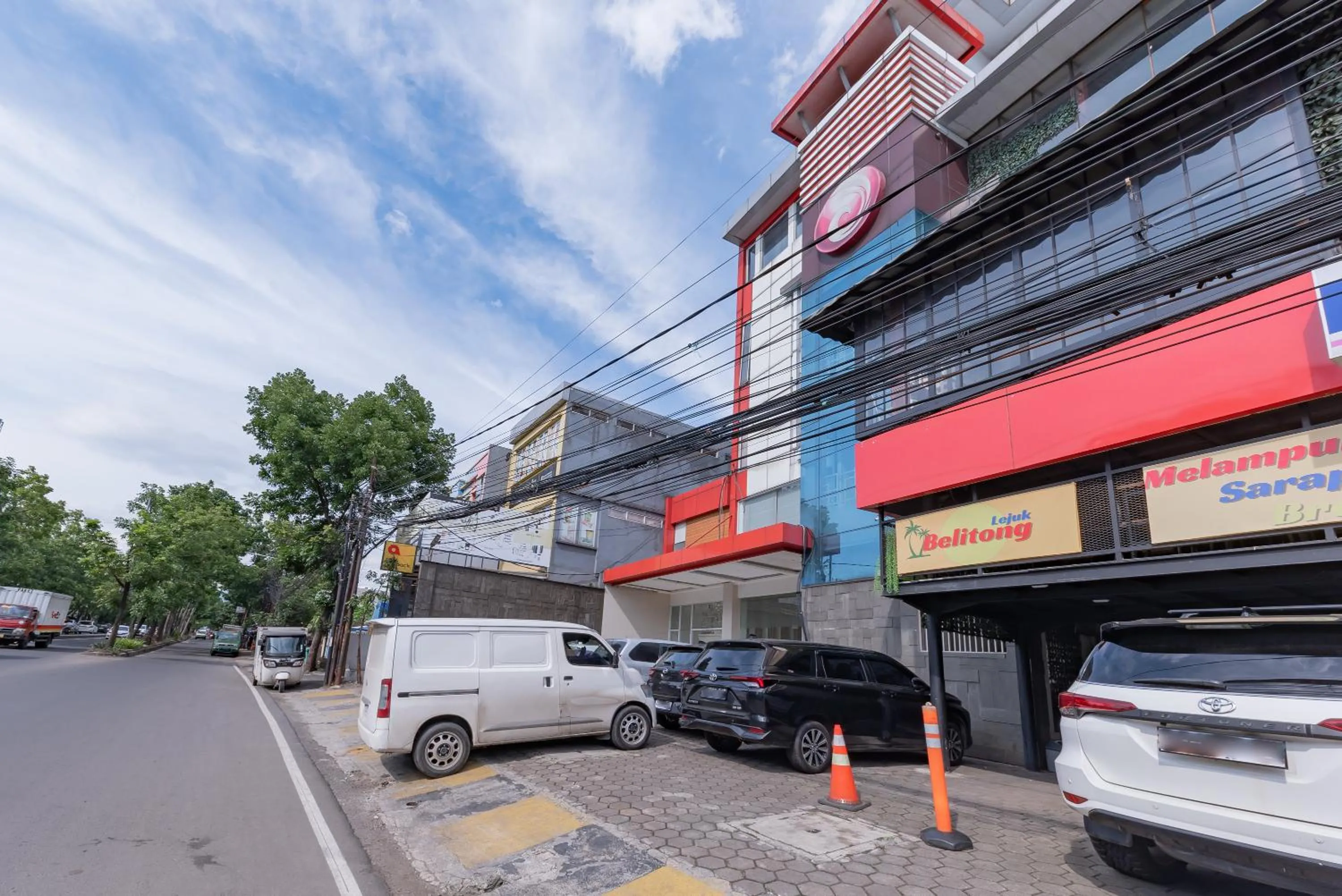 Property building in Sans Vibes Diemdi Kiaracondoong Bandung