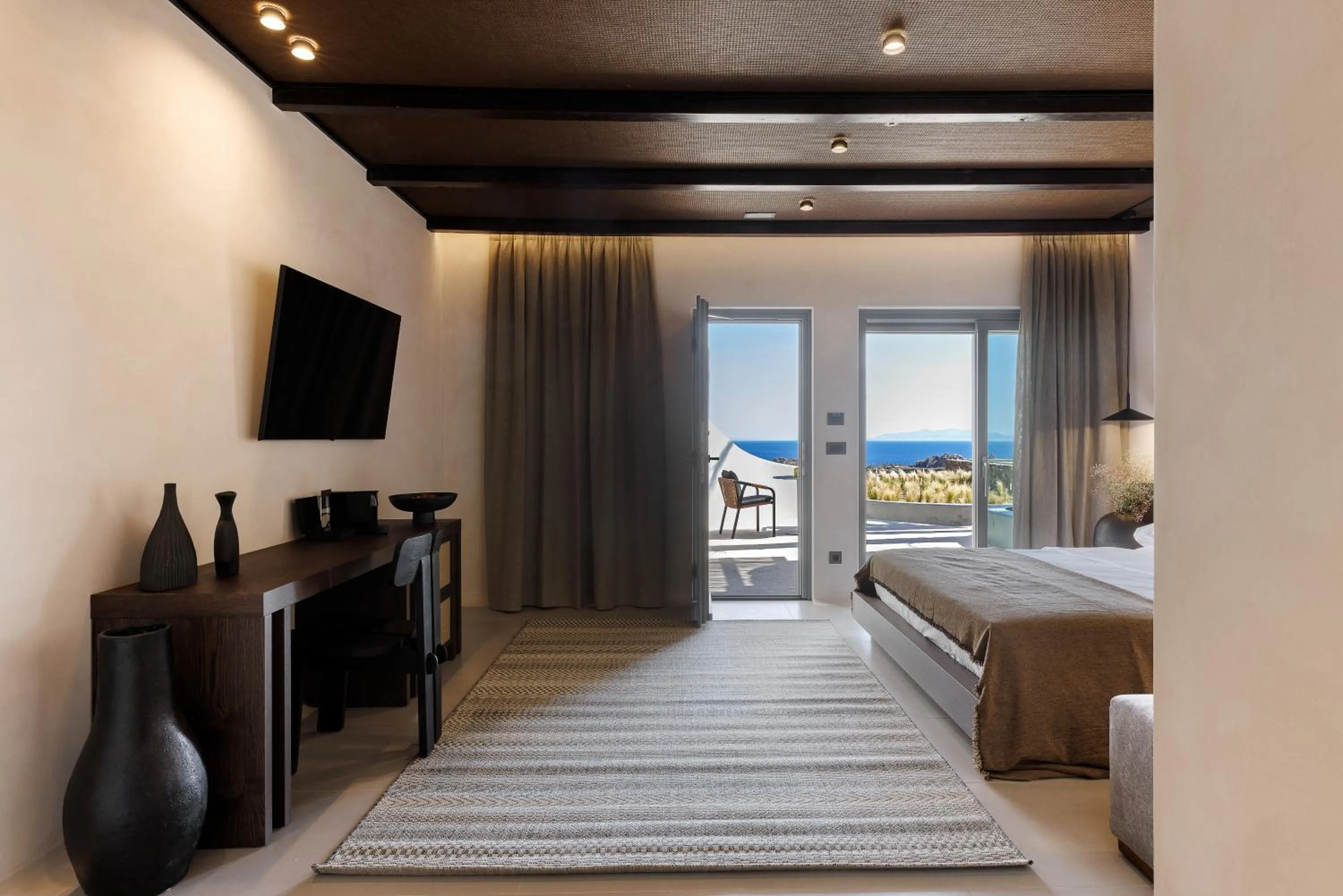 Bed in Maximus Mykonos