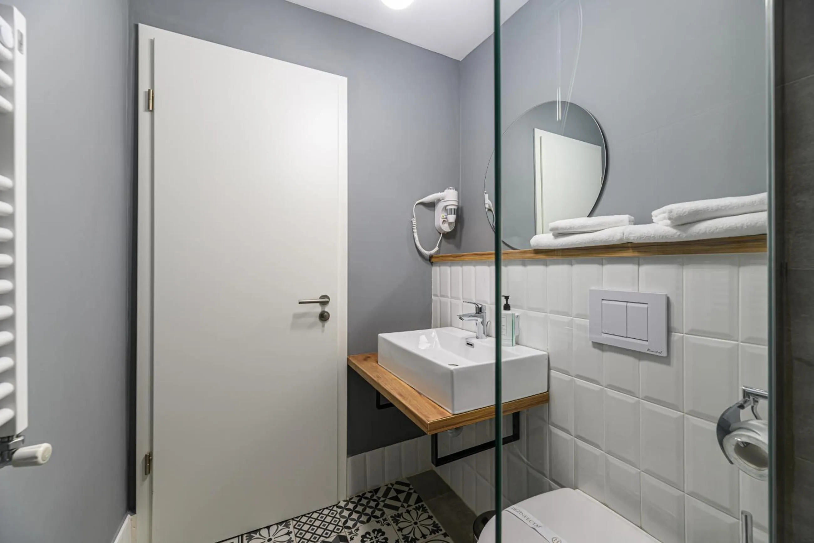 Shower in Johann Strauss Hotel