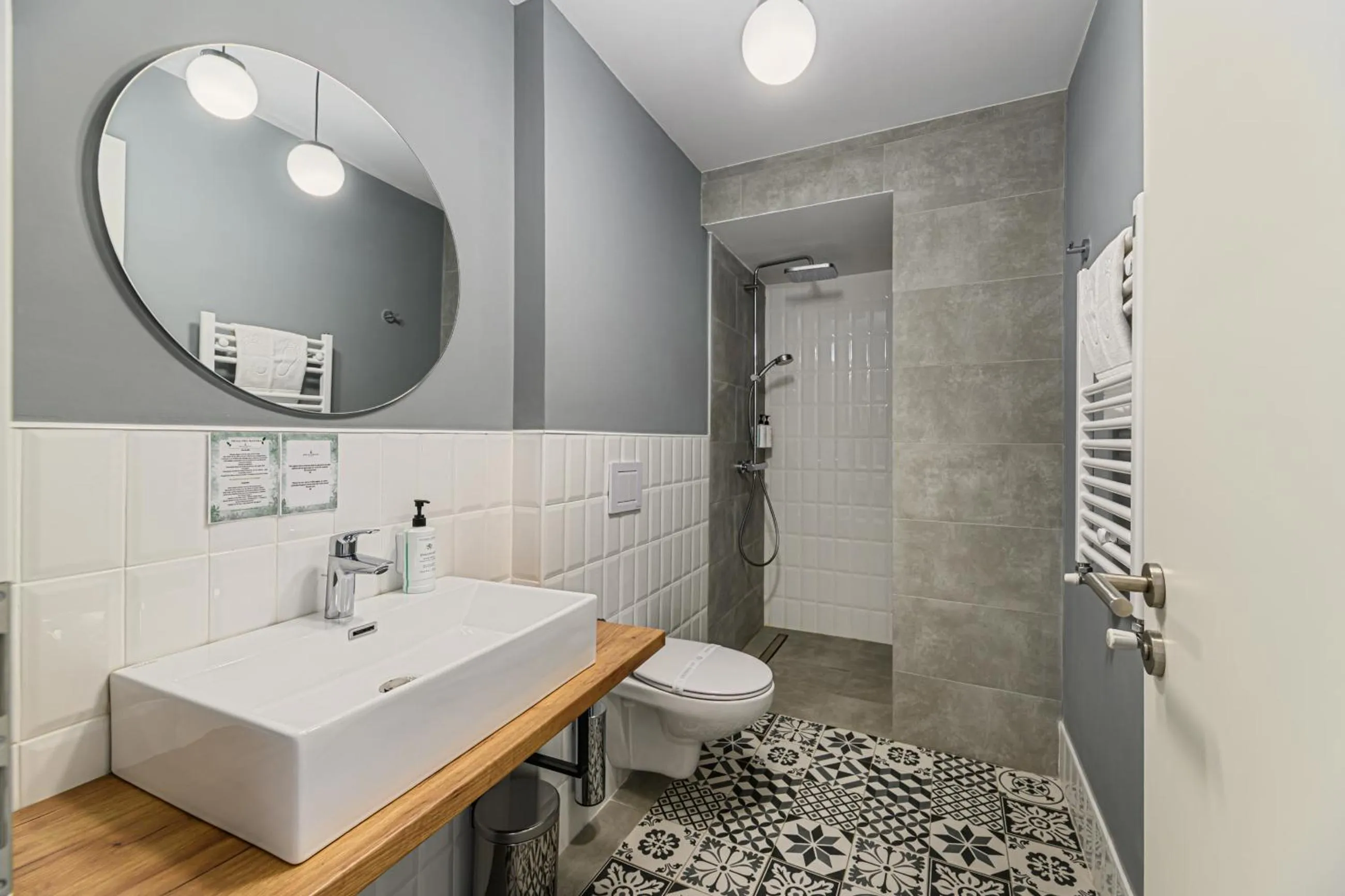 Shower in Johann Strauss Hotel