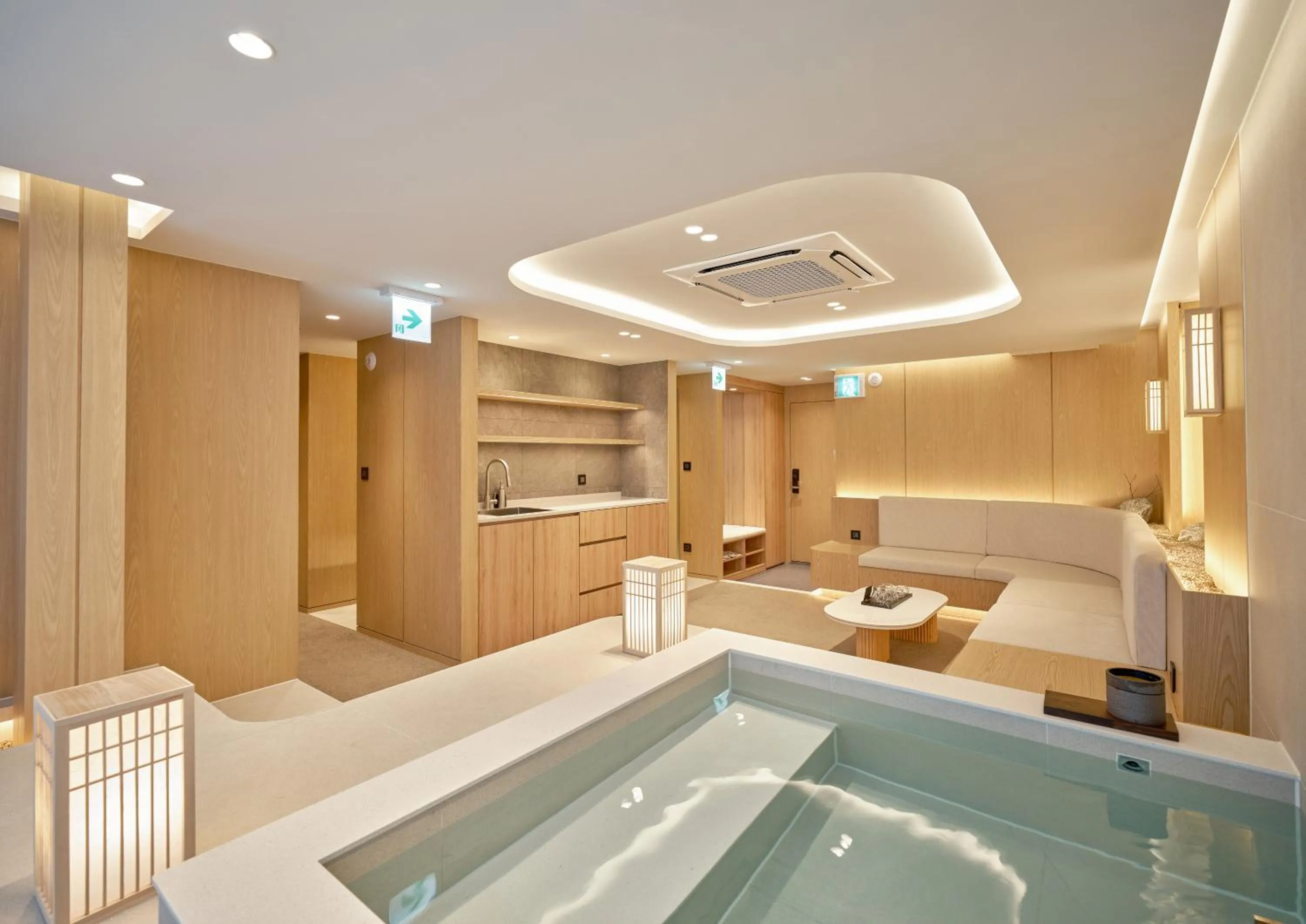 Hot Tub in UH Suite The Coex