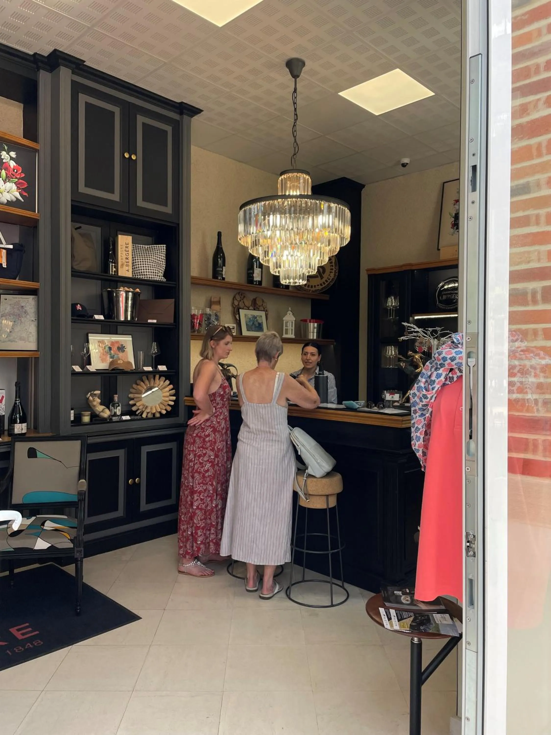 Property building in Champagne André Bergère & Suites