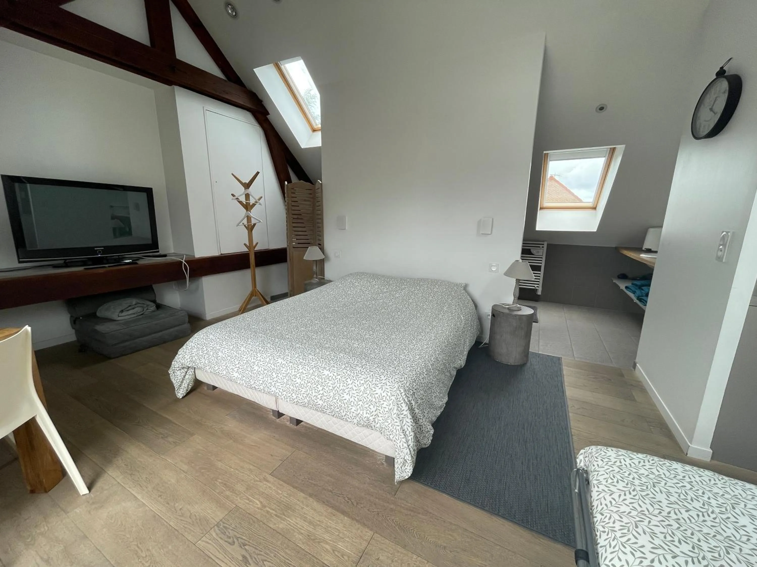 Photo of the whole room, Bed in La Grange De Salomé