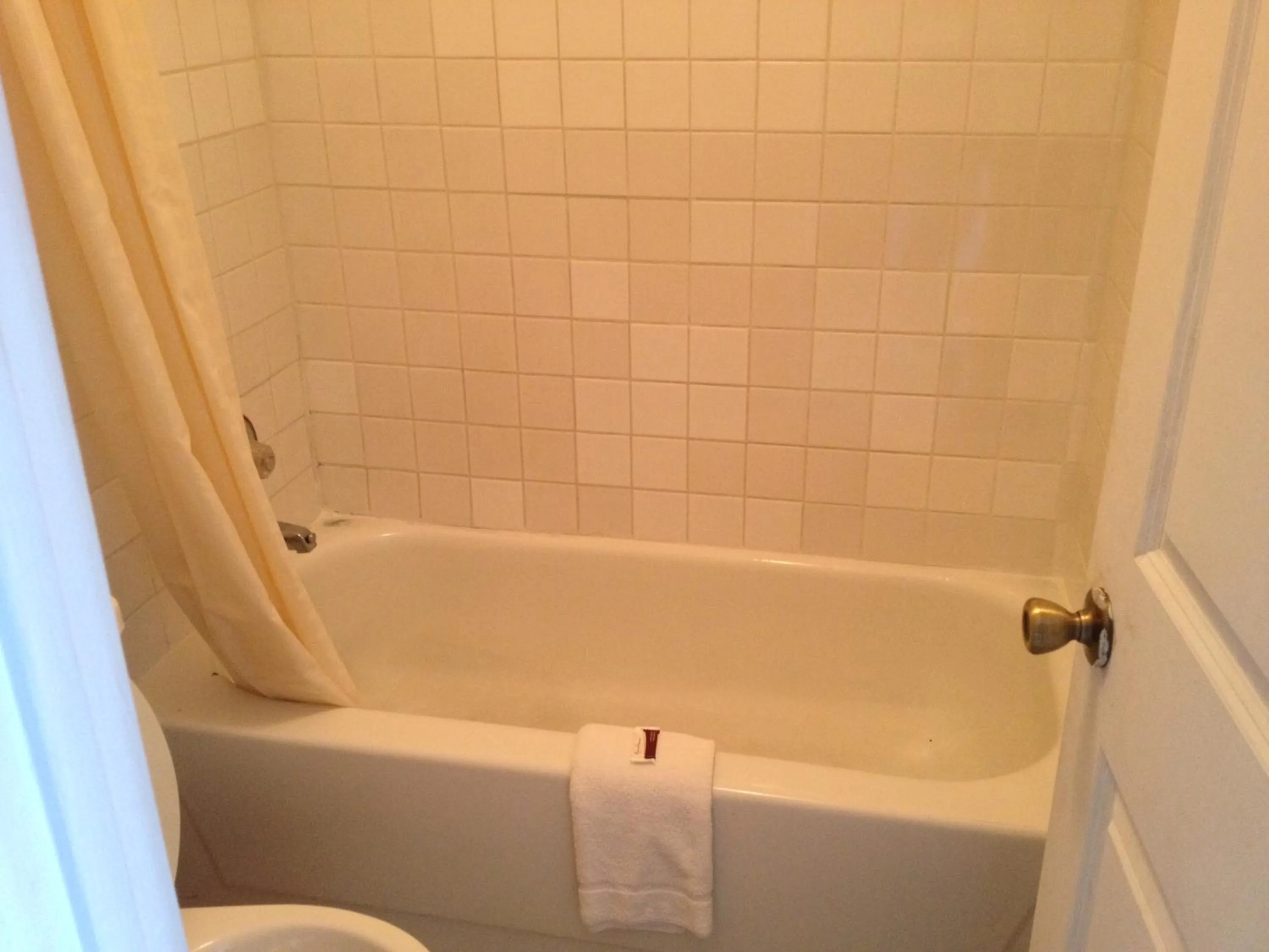 Bathroom in Austin Motor Inn