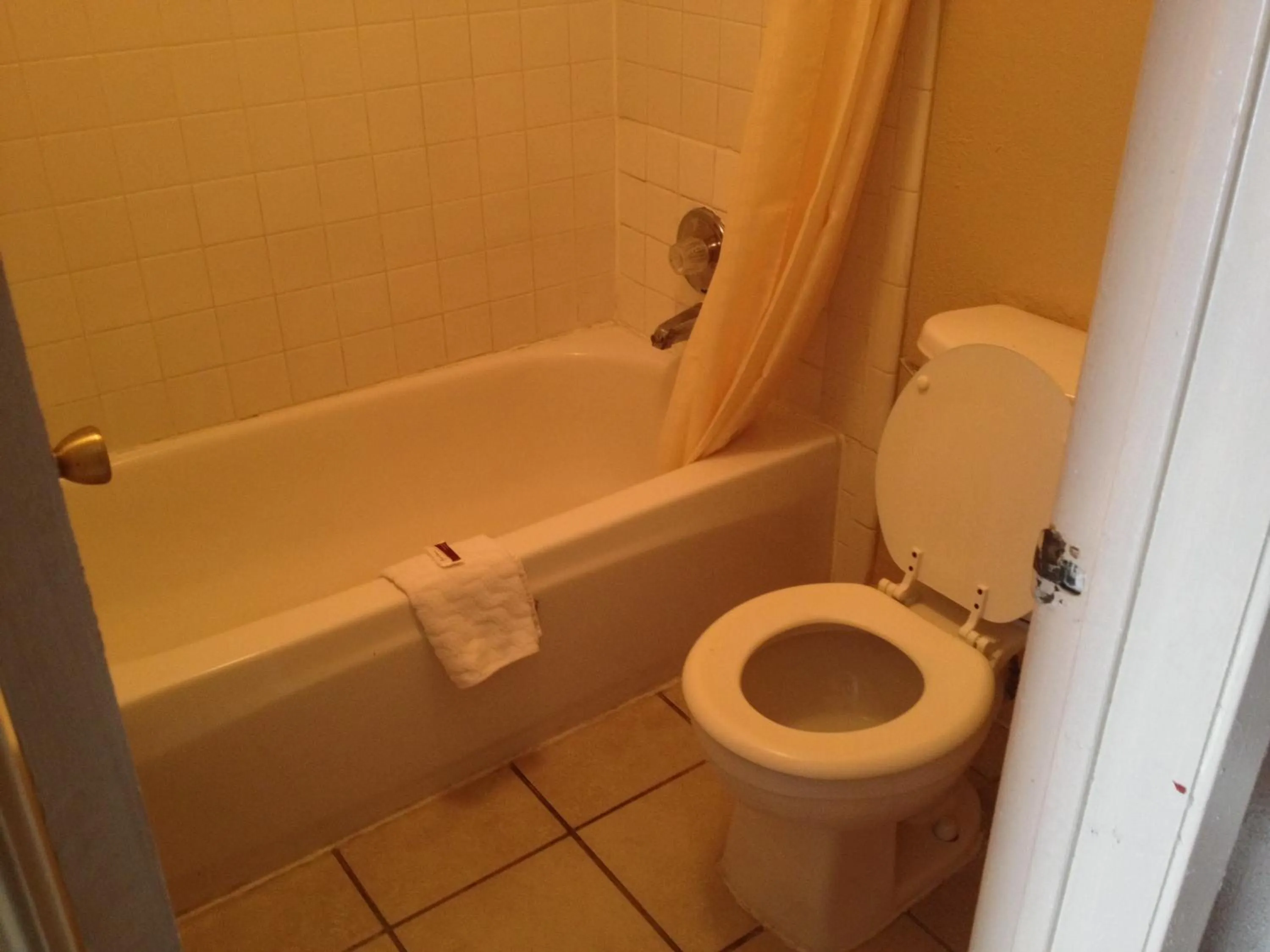 Bathroom in Austin Motor Inn