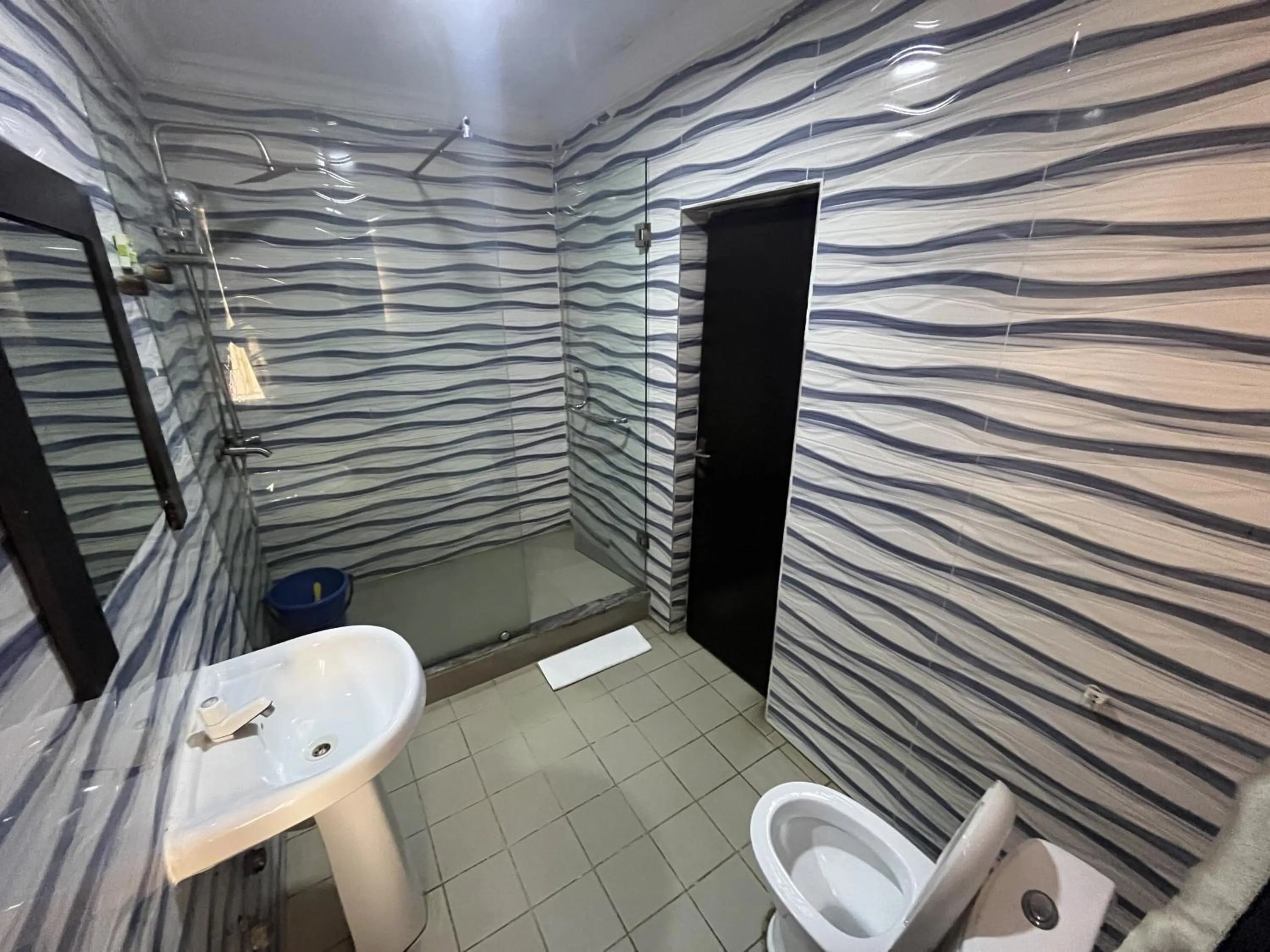 Shower in Aotel Hotels & Suites - Ojota