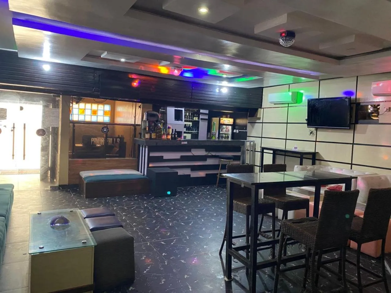 Restaurant/places to eat in Aotel Hotels & Suites - Ojota