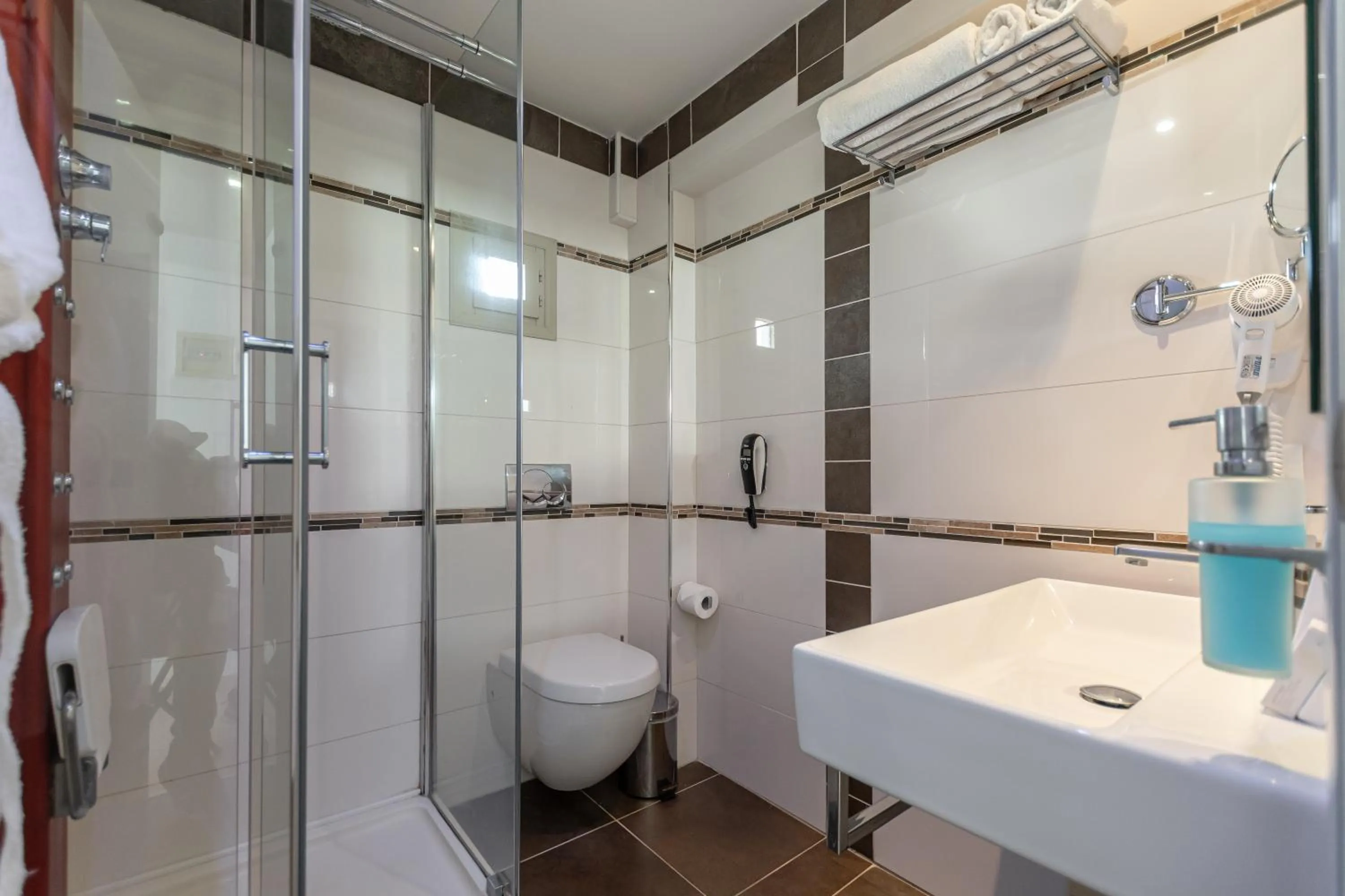 Shower in Galaxy Hotel Naxos