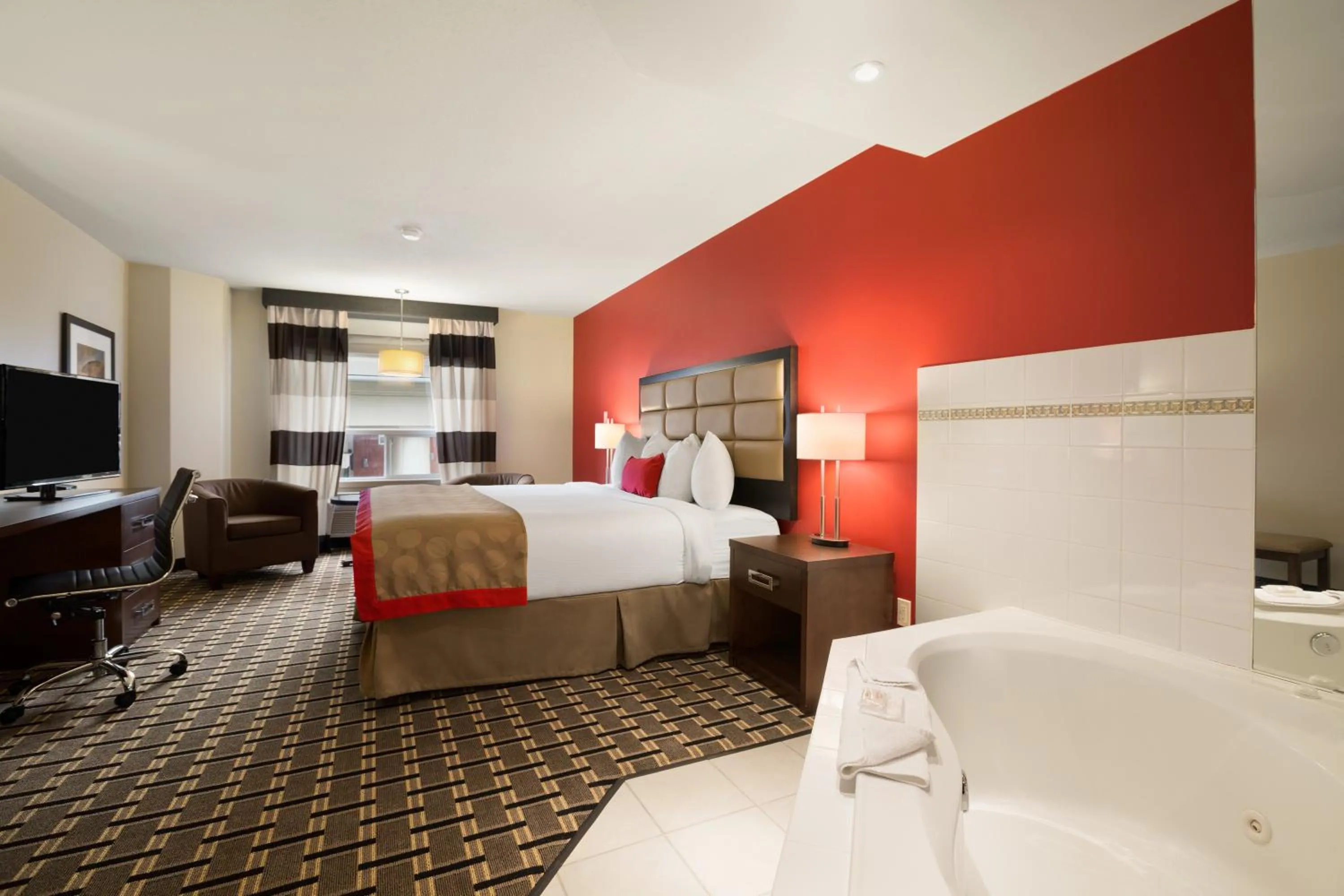 Photo of the whole room, Bed in Ramada by Wyndham Edson