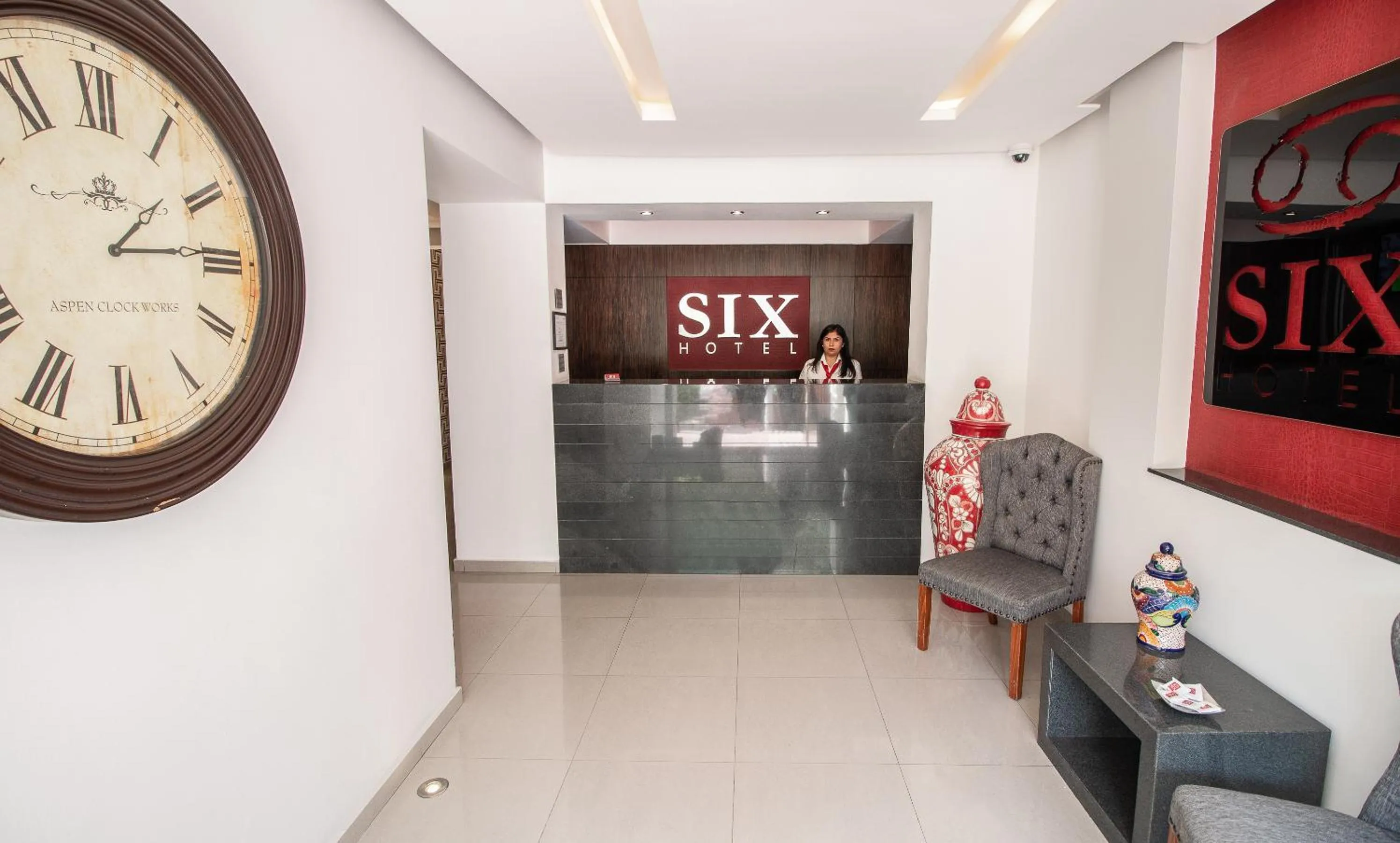 Facade/entrance in Six Hotel Guadalajara Expiatorio