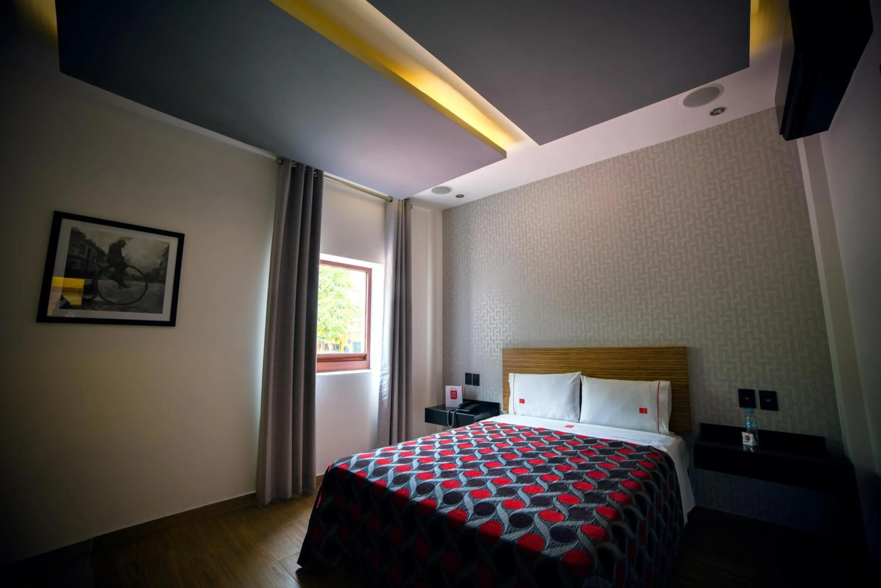 Photo of the whole room, Bed in Six Hotel Guadalajara Expiatorio