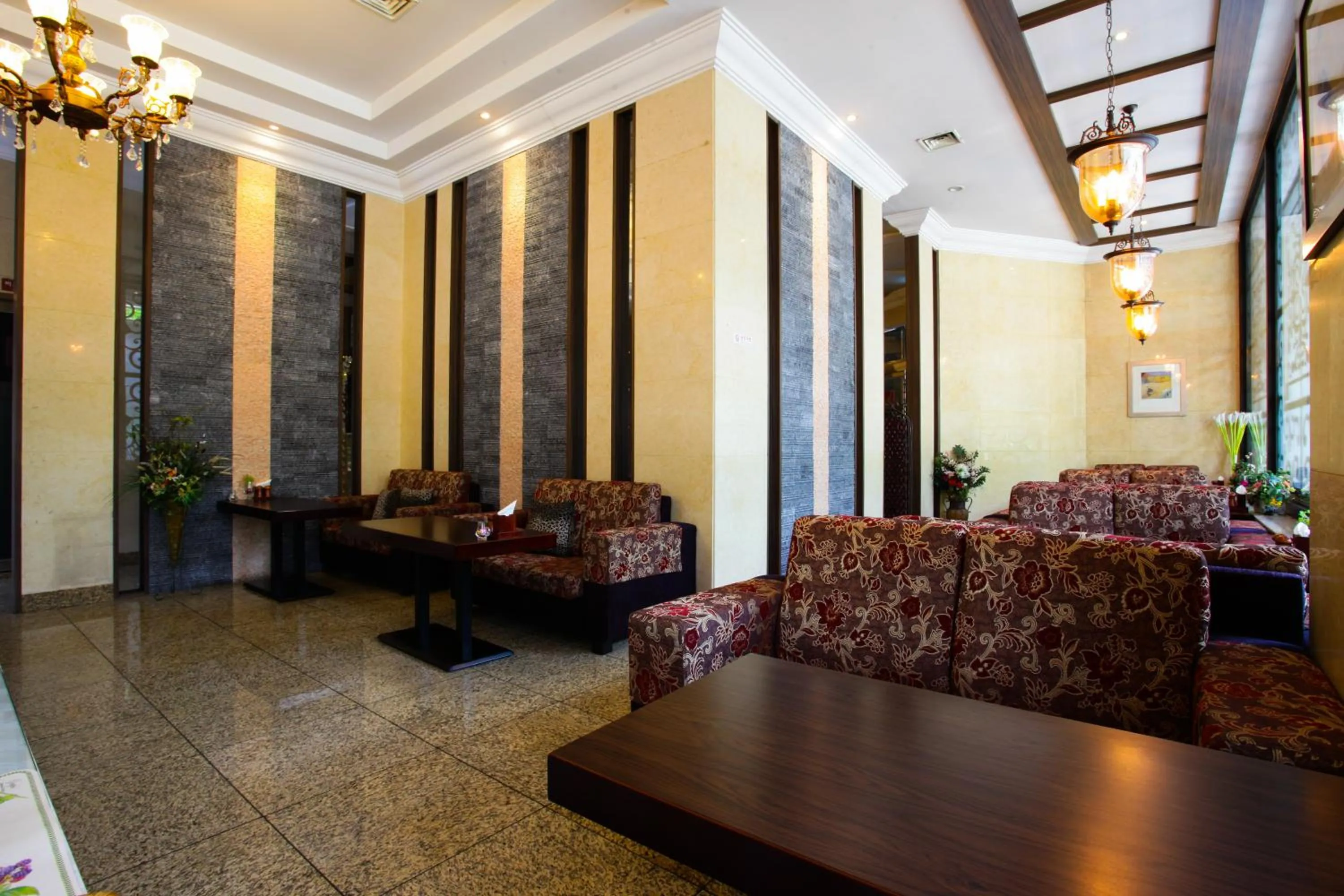 Restaurant/places to eat in Aura Hotel