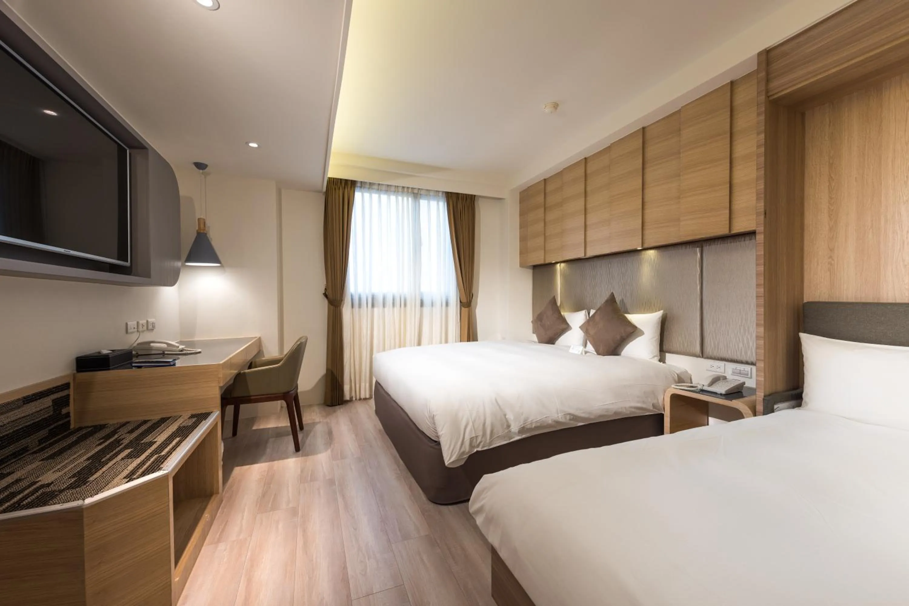 Photo of the whole room, Bed in Shin Yuan Park Hotel