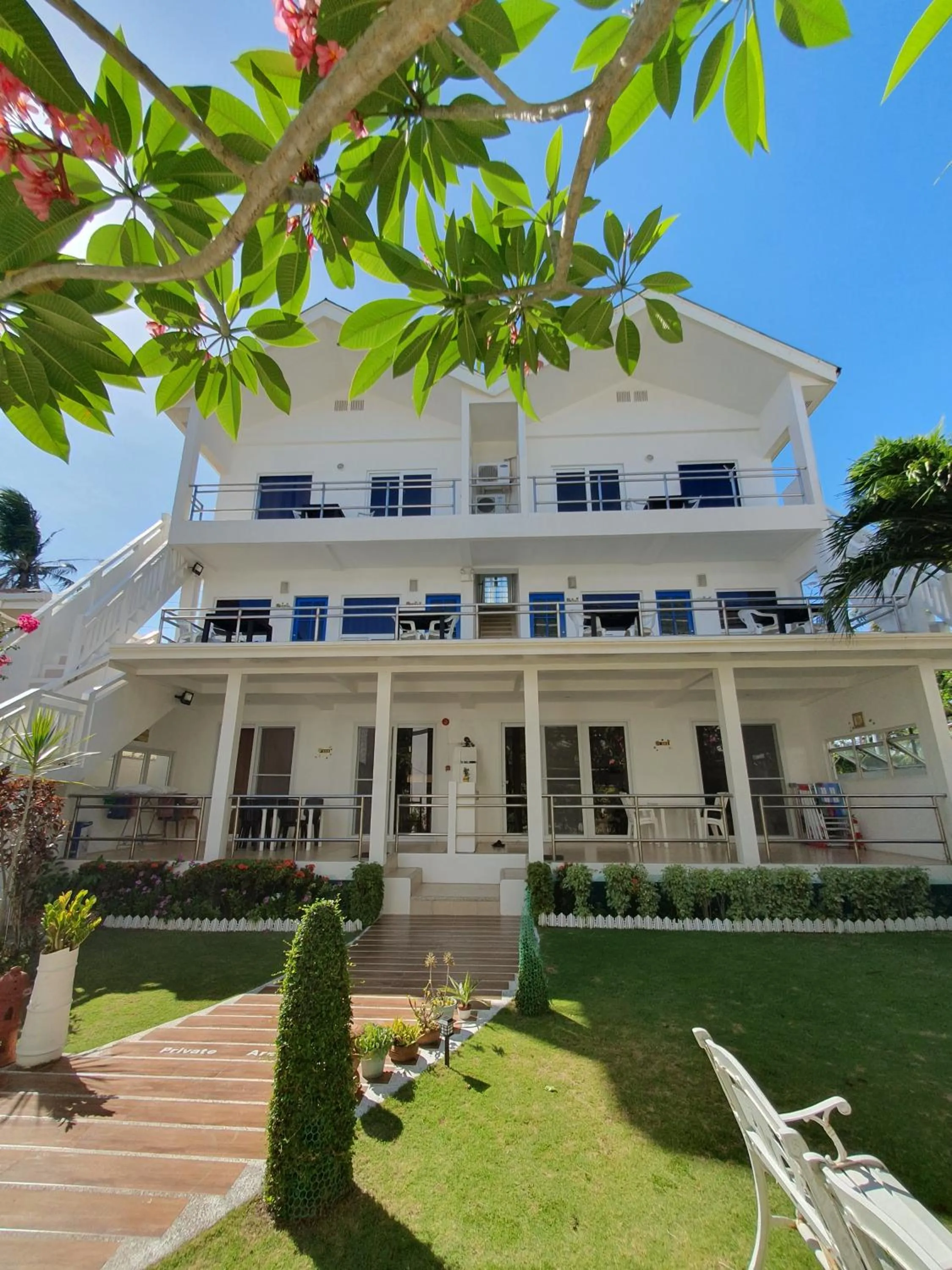 Property building in ClubBoracay Apartelle