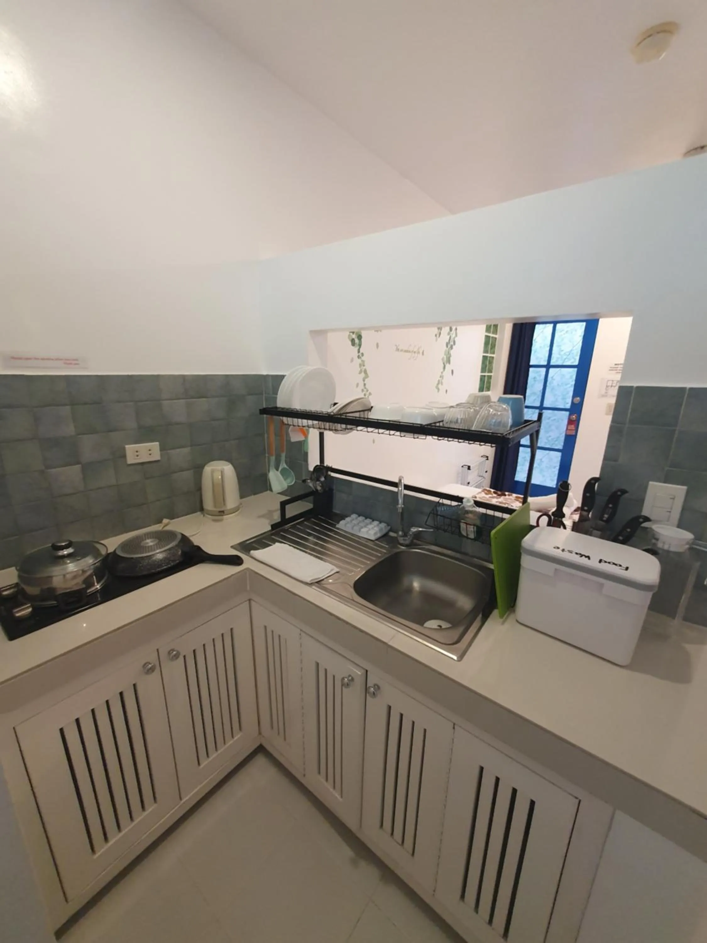 Kitchen or kitchenette in ClubBoracay Apartelle