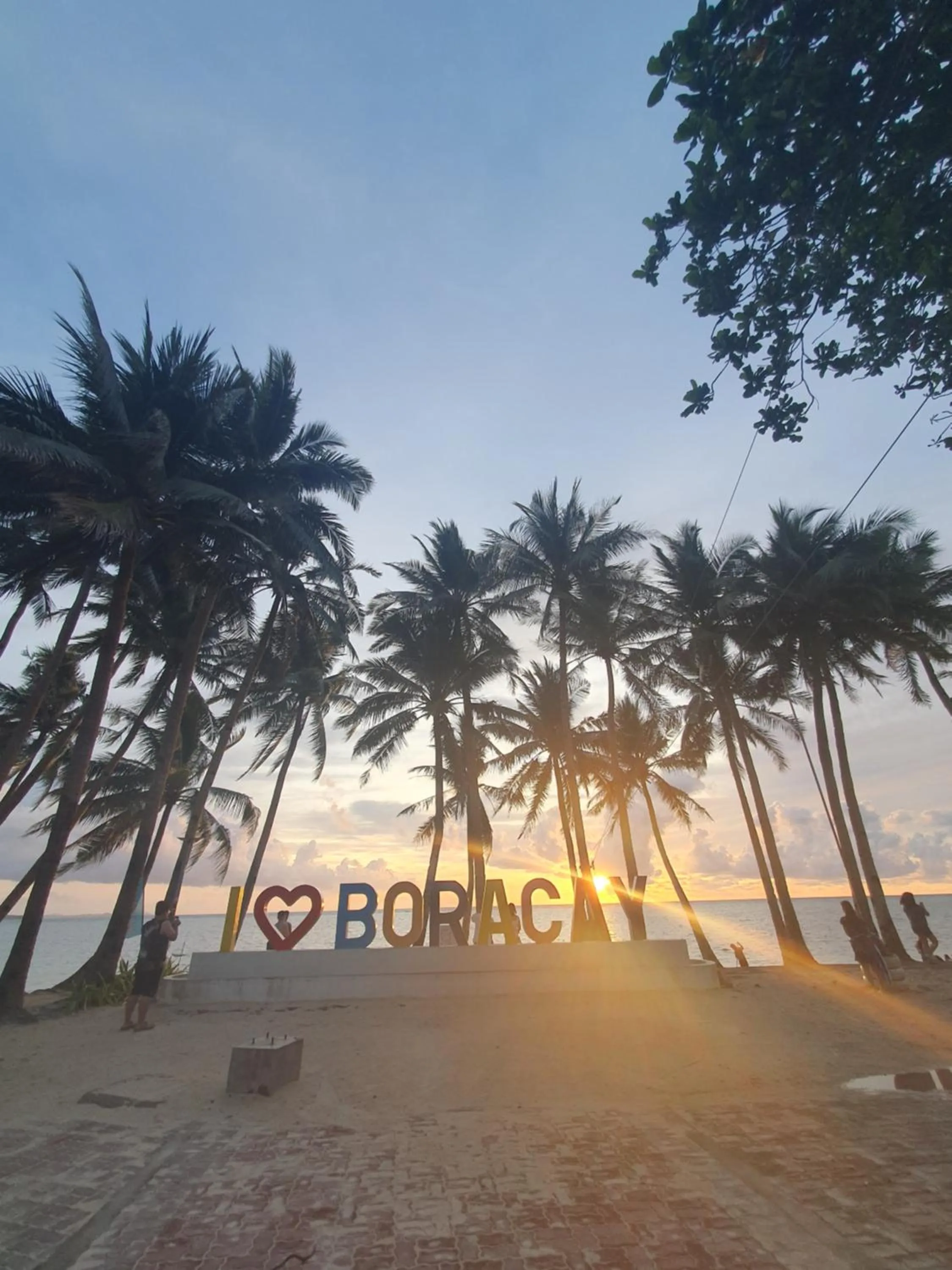 Beach in ClubBoracay Apartelle