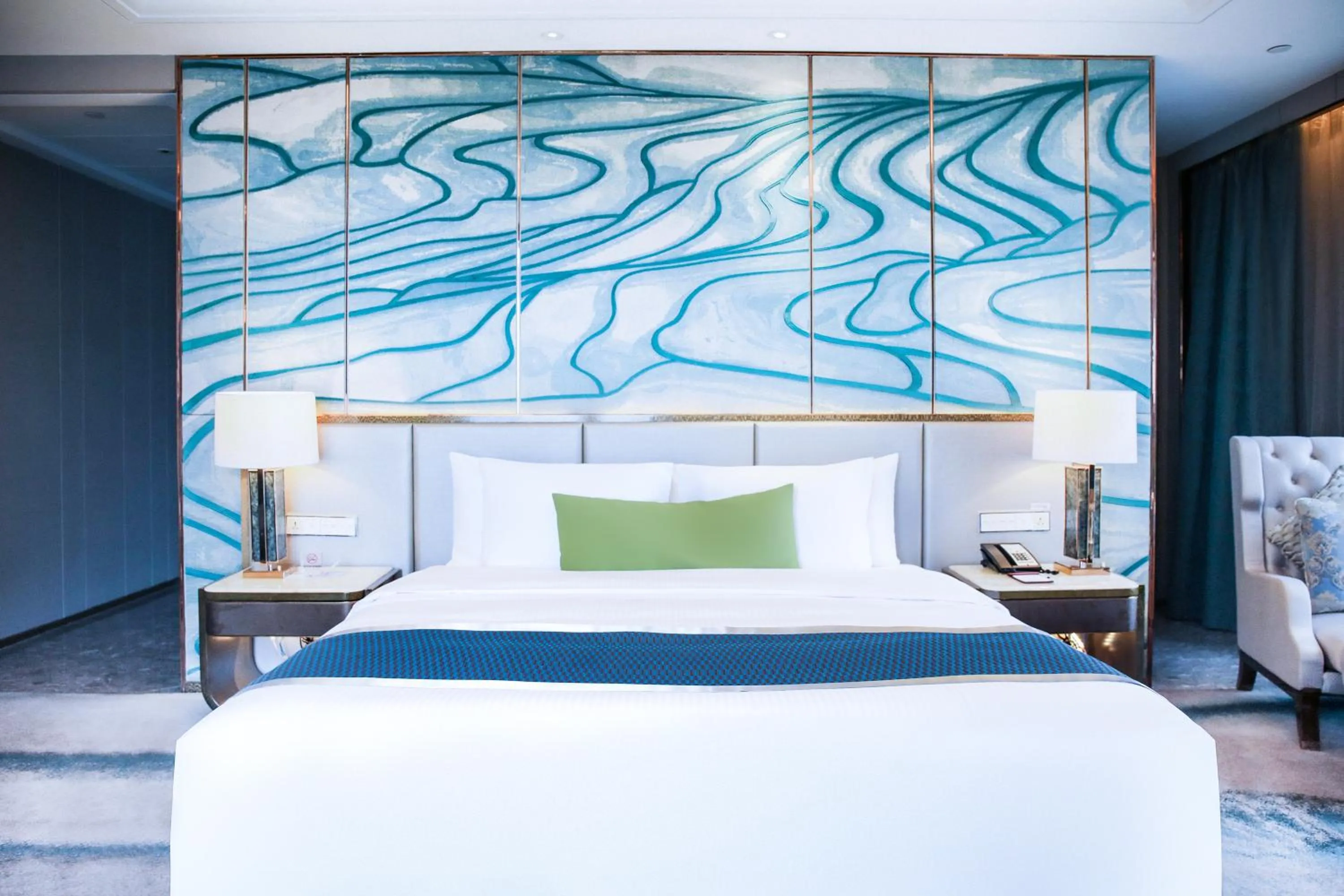 Photo of the whole room, Bed in Wanda Vista Nanning