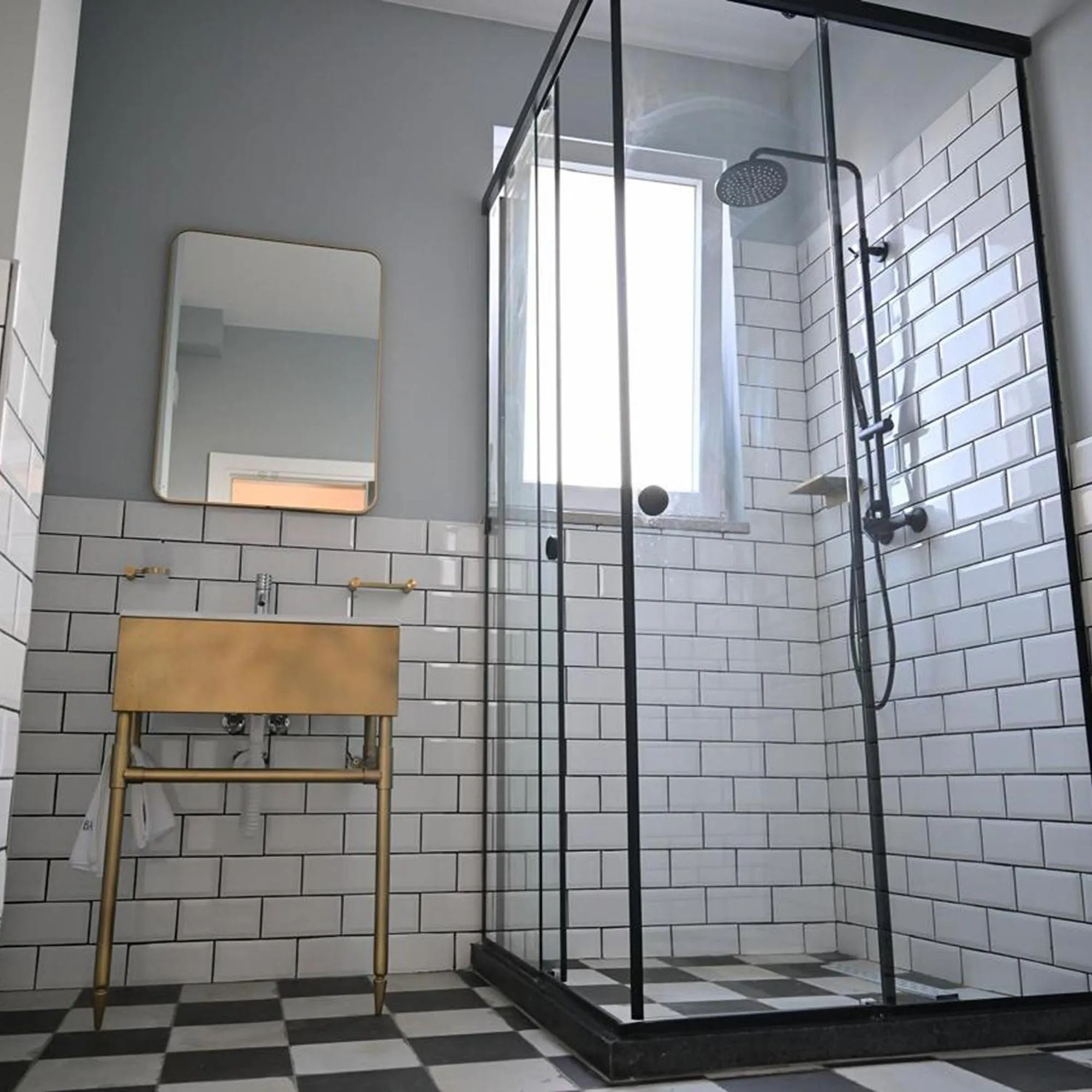 Shower in Bazaar Inn Hotel