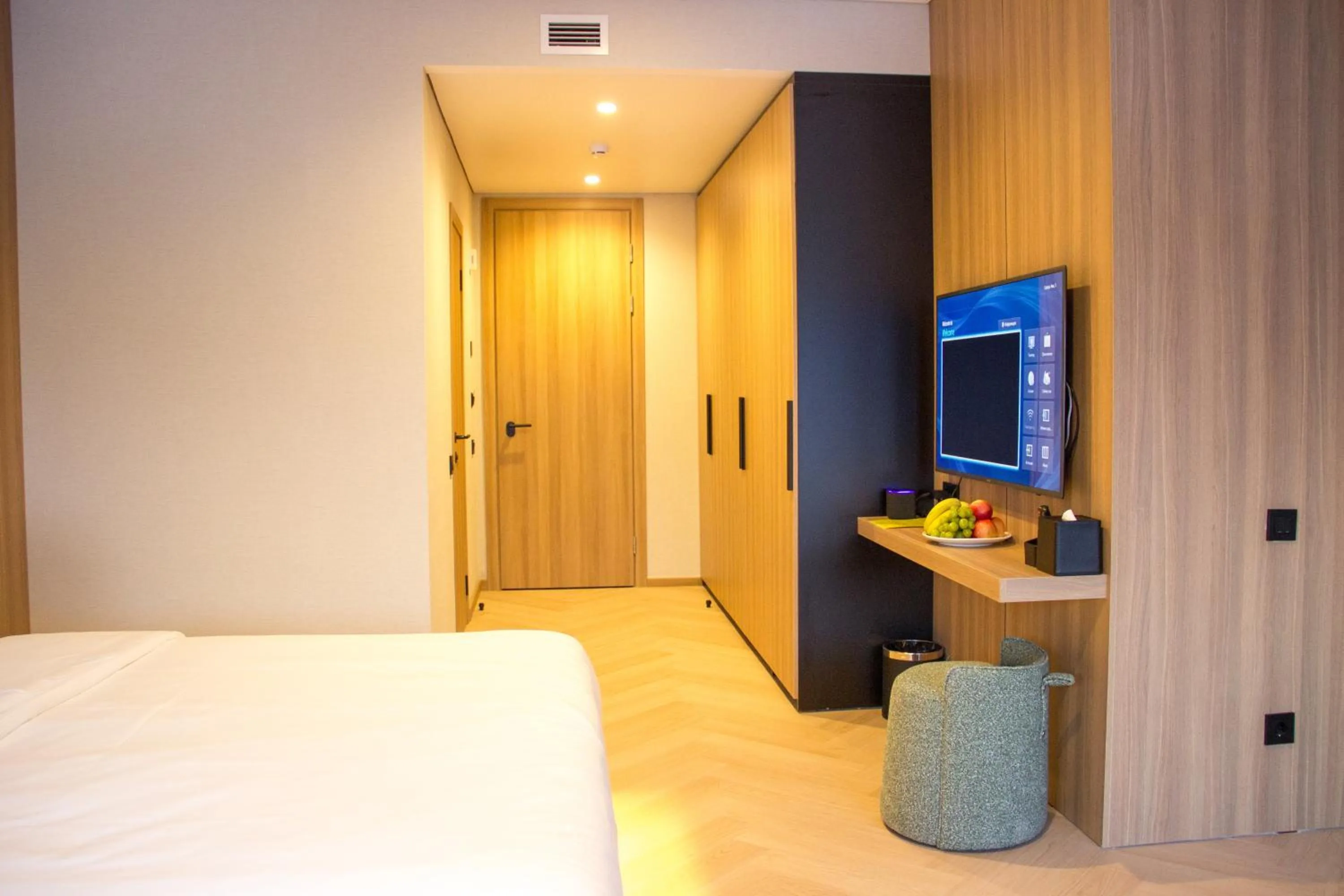 TV and multimedia, Bed in Resident Hotel Abay