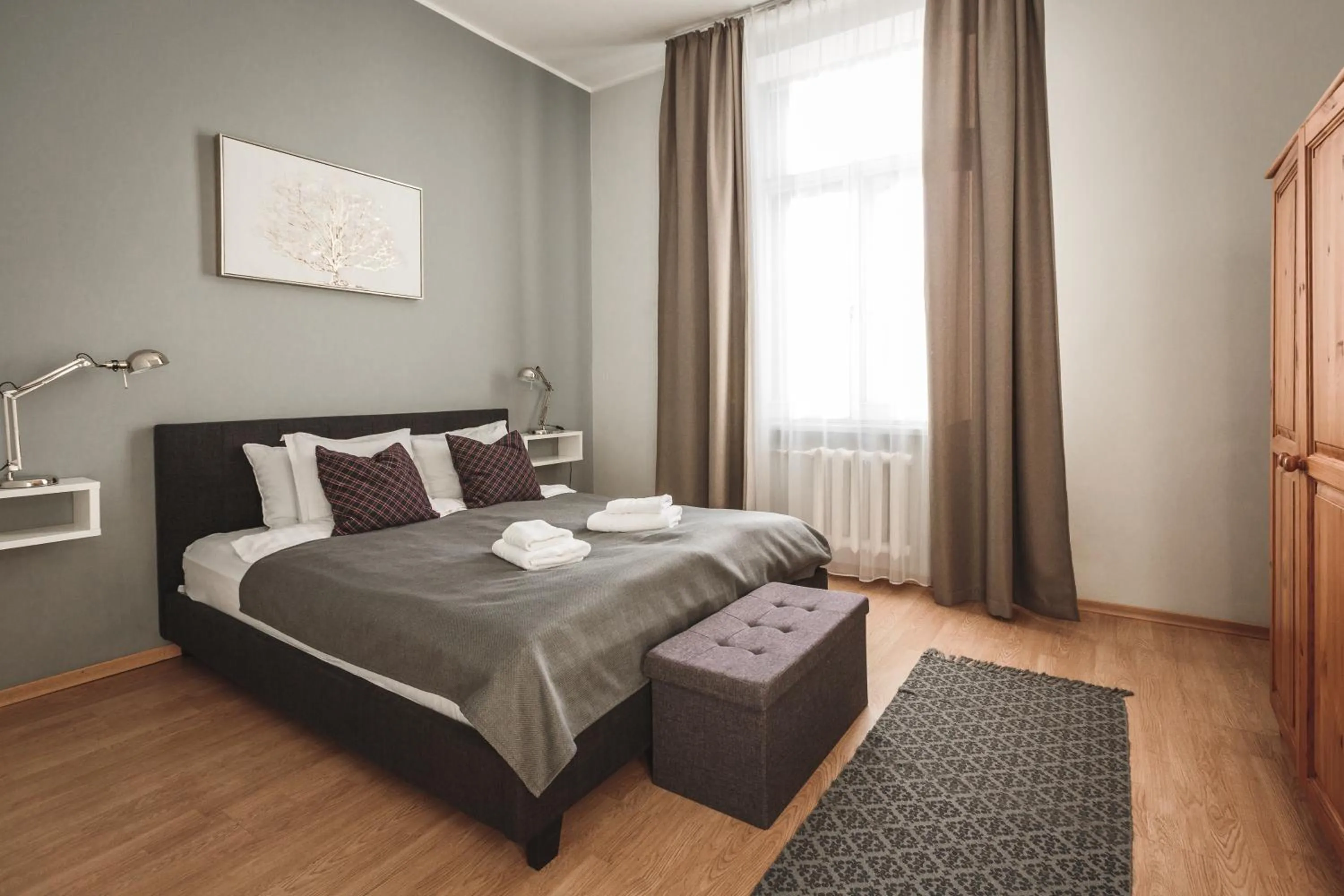 Bedroom, Bed in Bearsleys Downtown Apartments