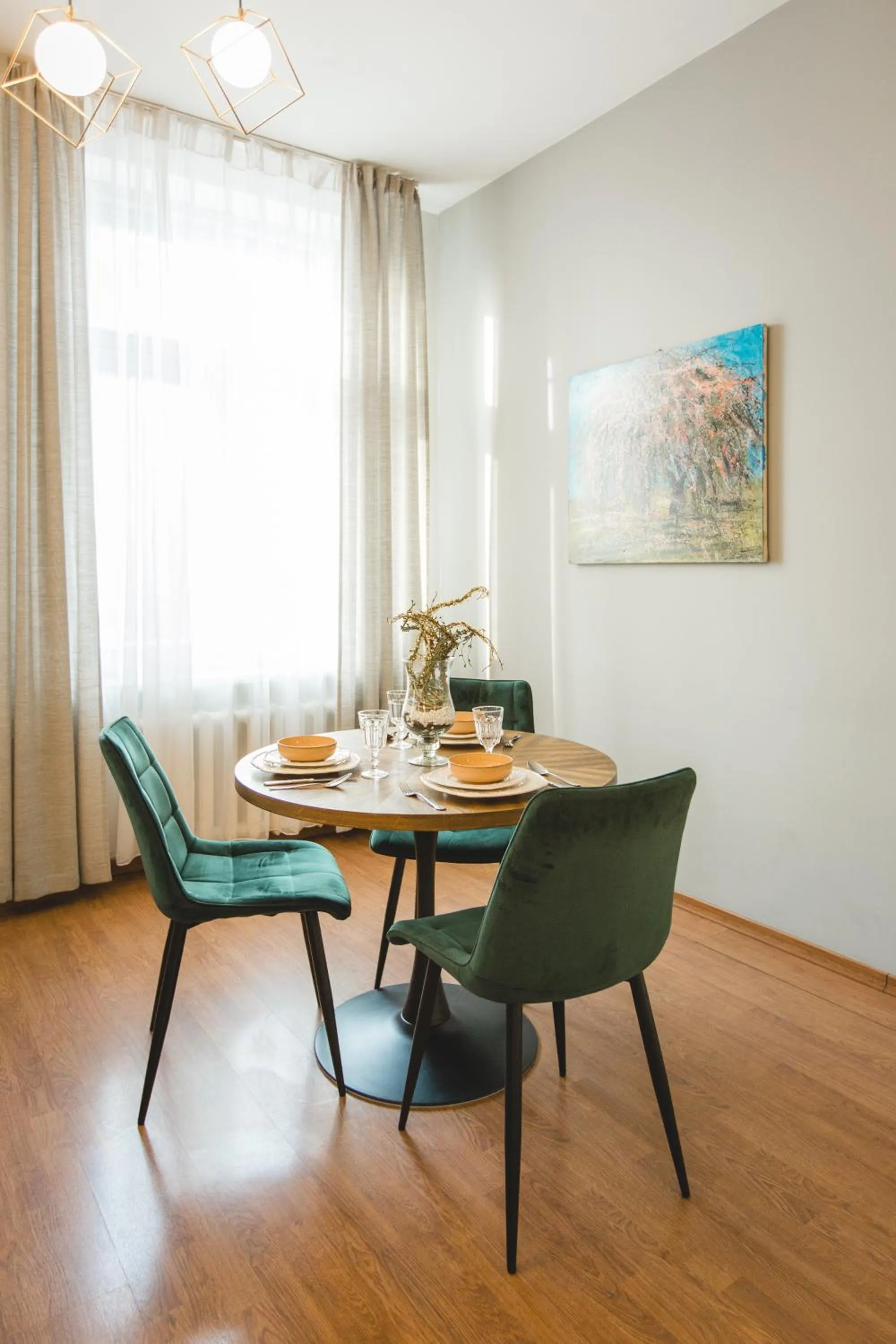 Dining area in Bearsleys Downtown Apartments