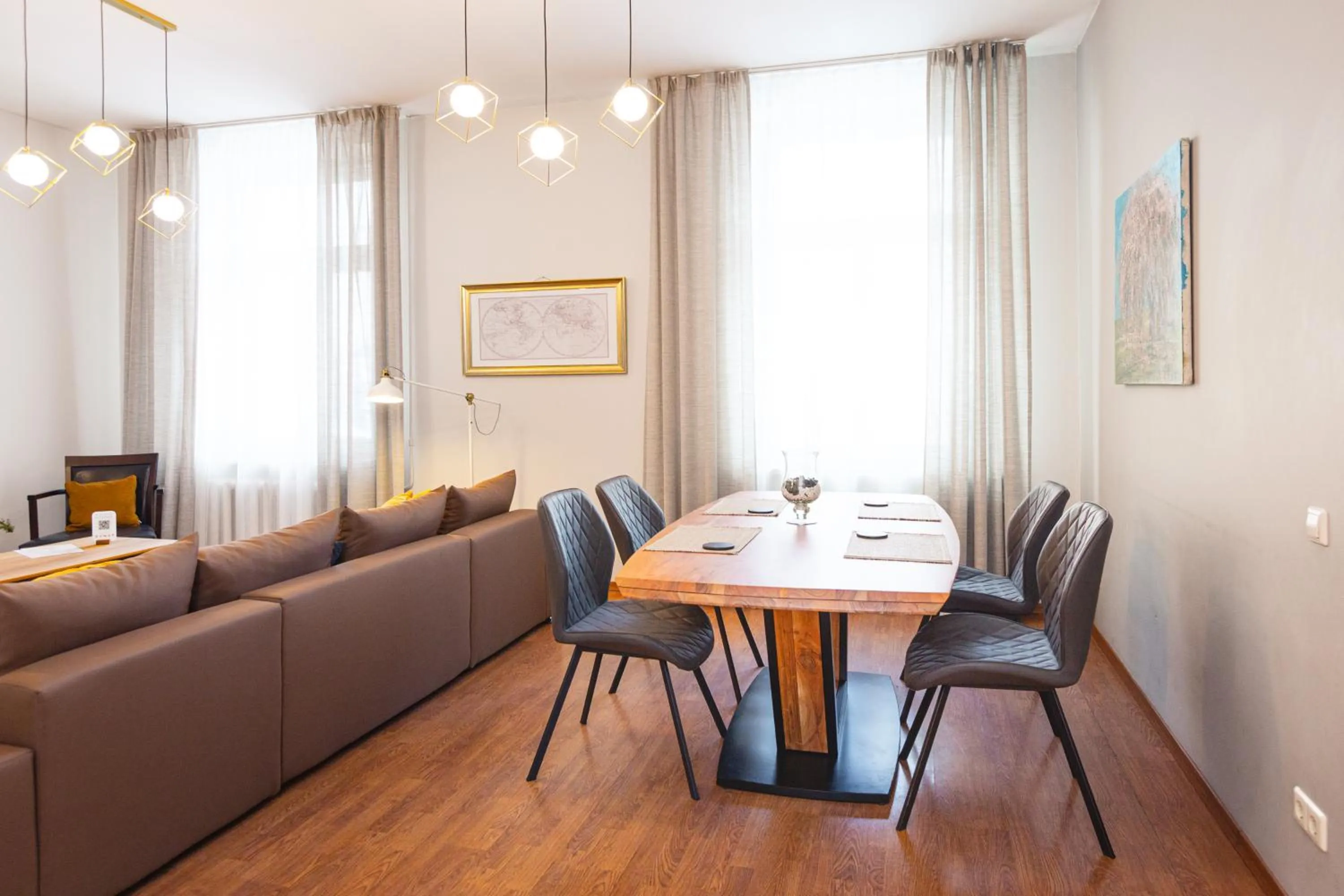 Dining area in Bearsleys Downtown Apartments
