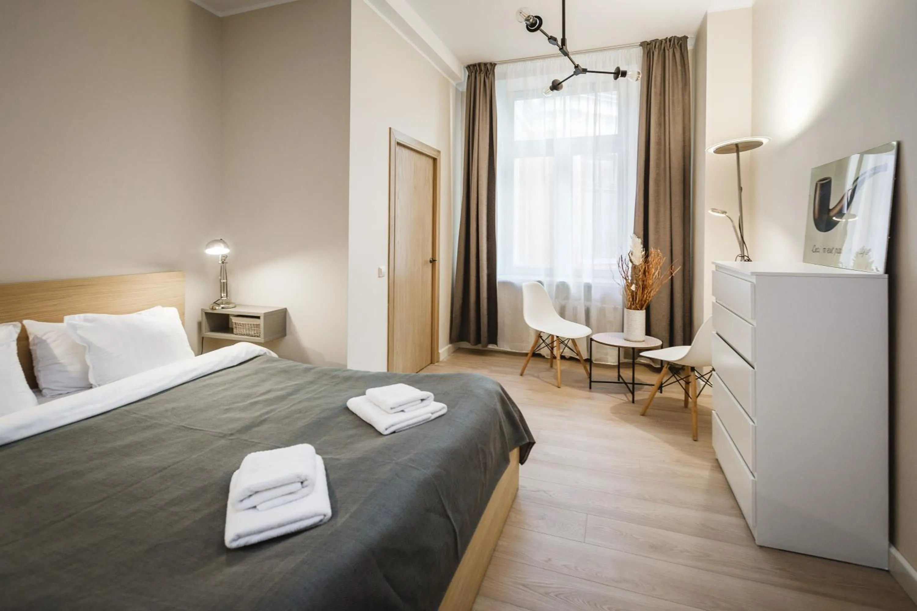 Bedroom, Bed in Bearsleys Downtown Apartments