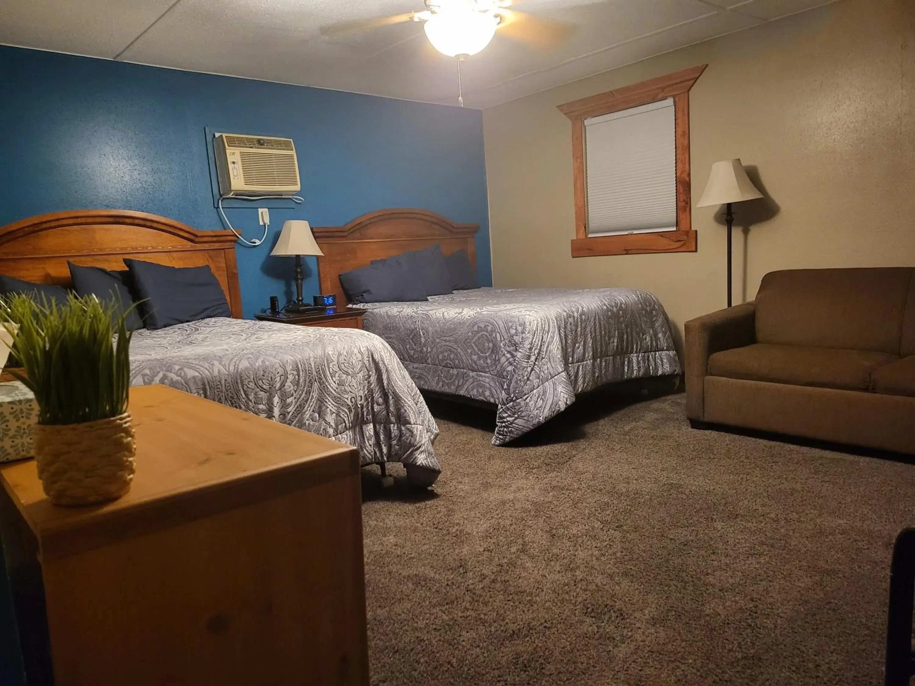 2 Full Bed with Pull Out in KJ's Inn and Suites By OYO Gettysburg US Hwy 212 2 Full Bed with Pull Out in KJ's Inn and Suites By OYO Gettysburg US Hwy 212