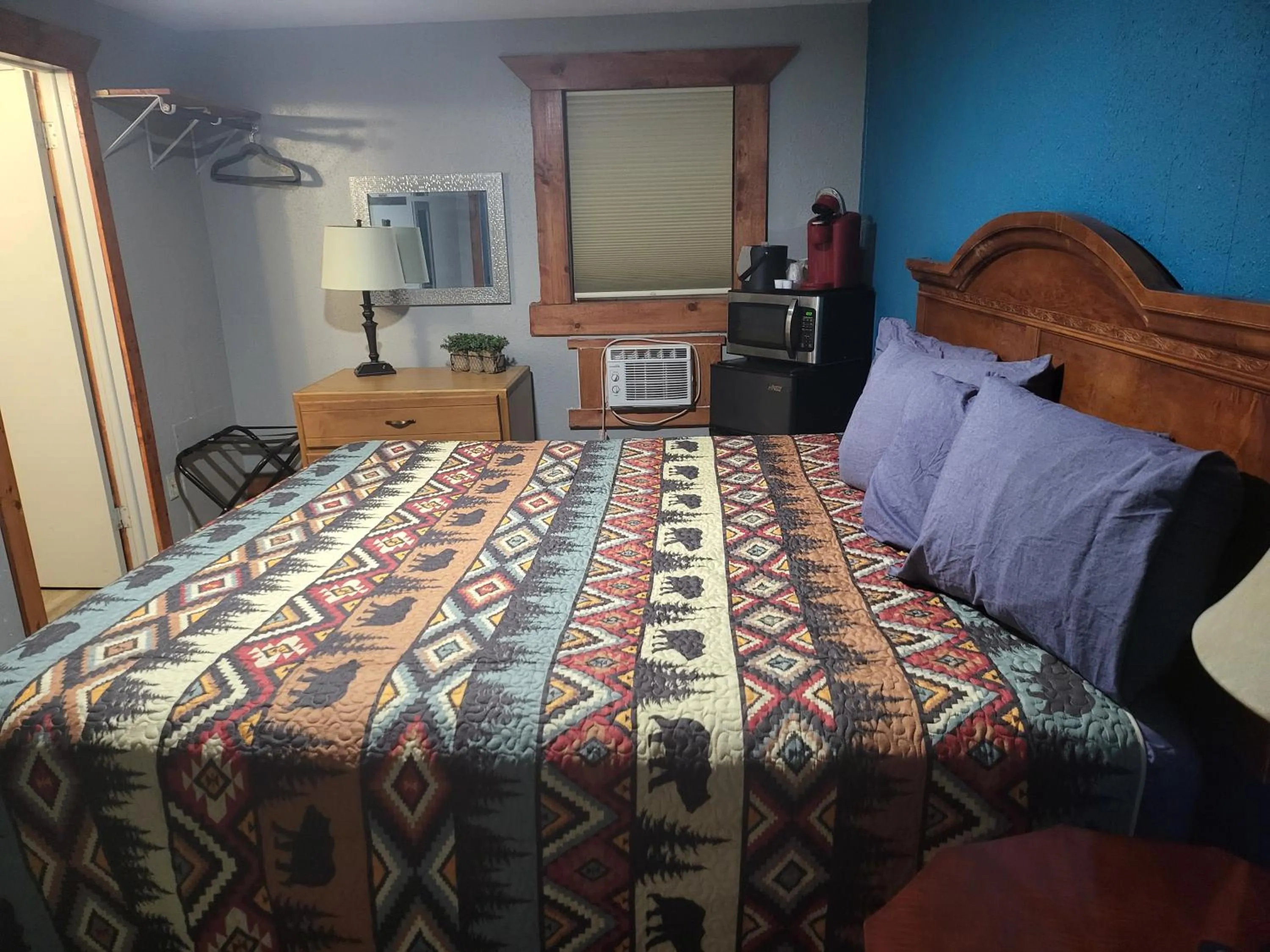 Bedroom, Bed in KJ's Inn and Suites By OYO Gettysburg US Hwy 212