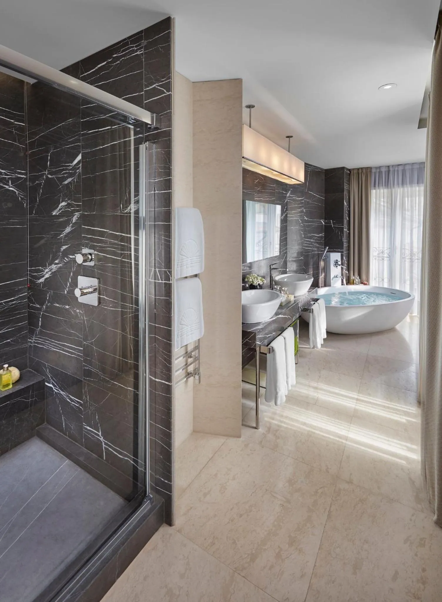 Bedroom, Bed in Mandarin Oriental, Milan