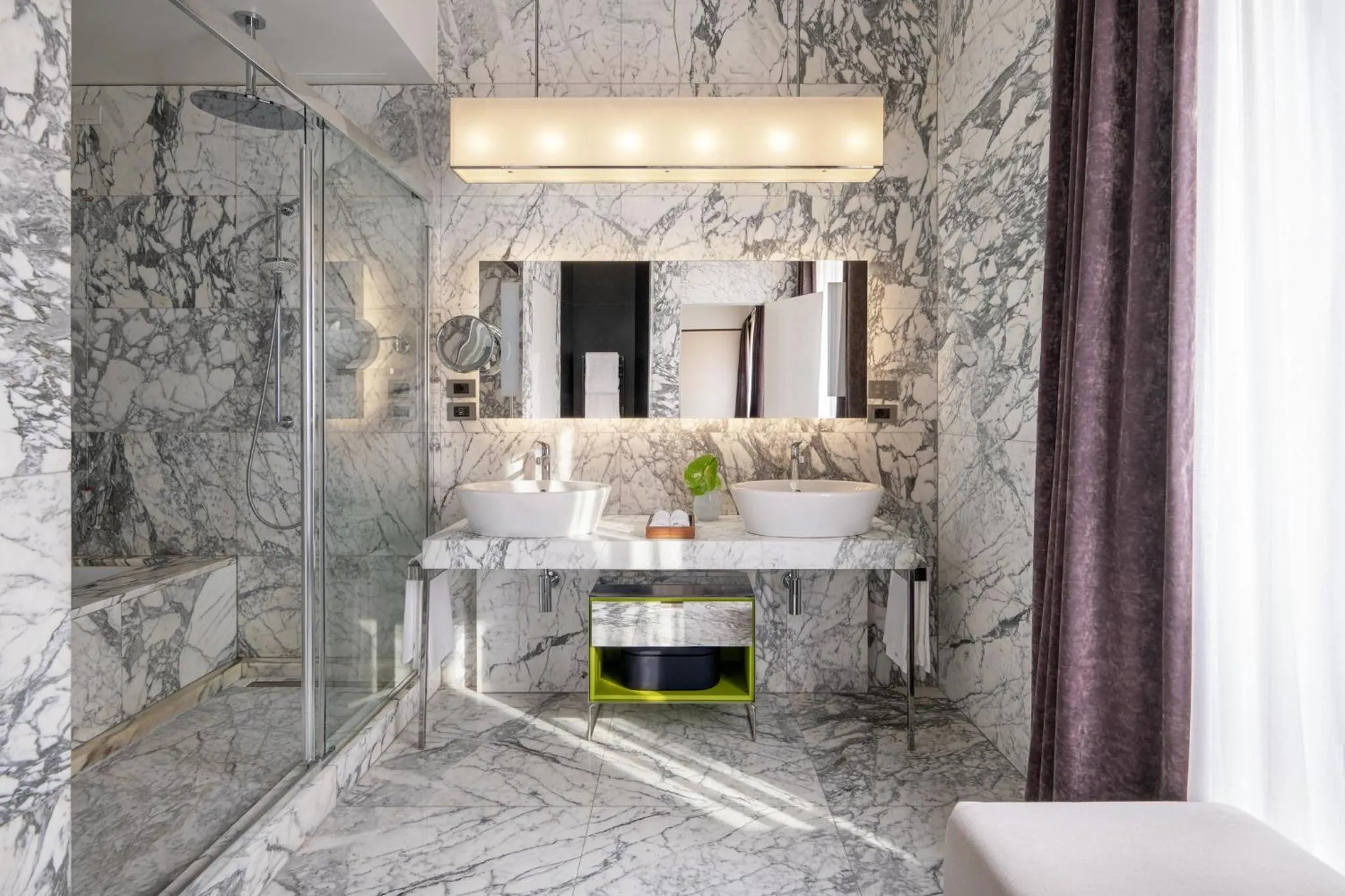 Bathroom in Mandarin Oriental, Milan