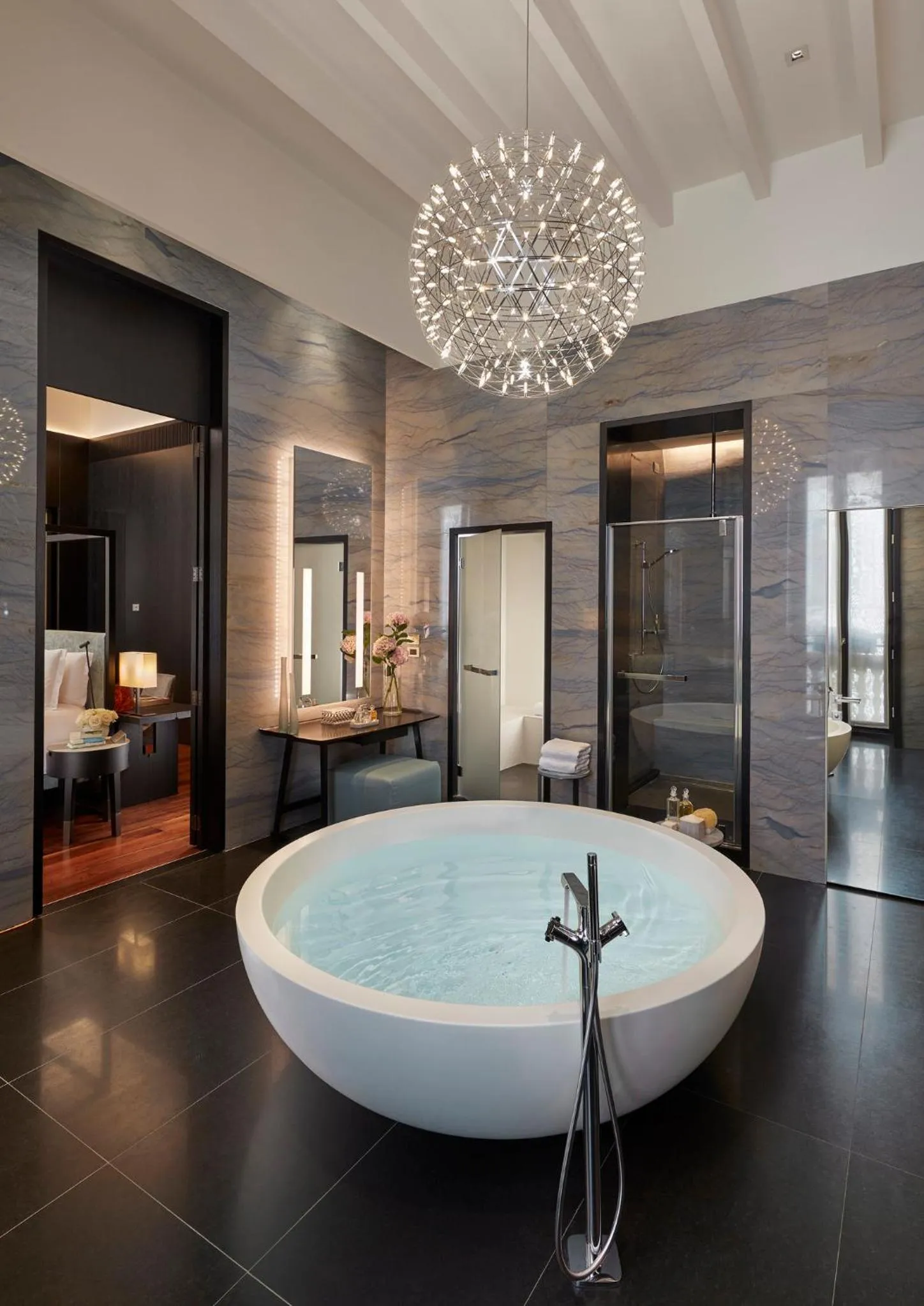 Bedroom in Mandarin Oriental, Milan