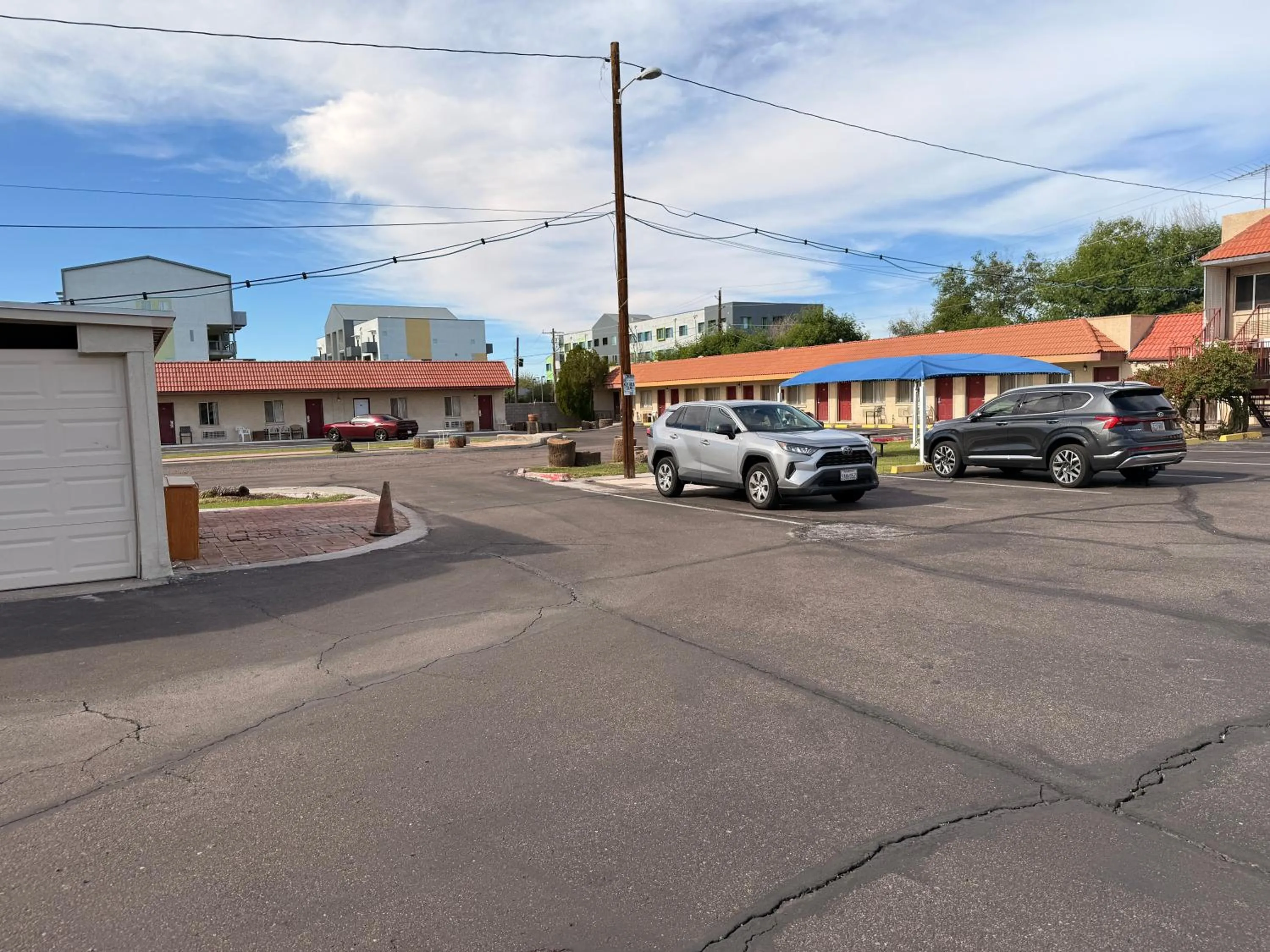 Parking in Del Rio Hotel O near Mesa Downtown