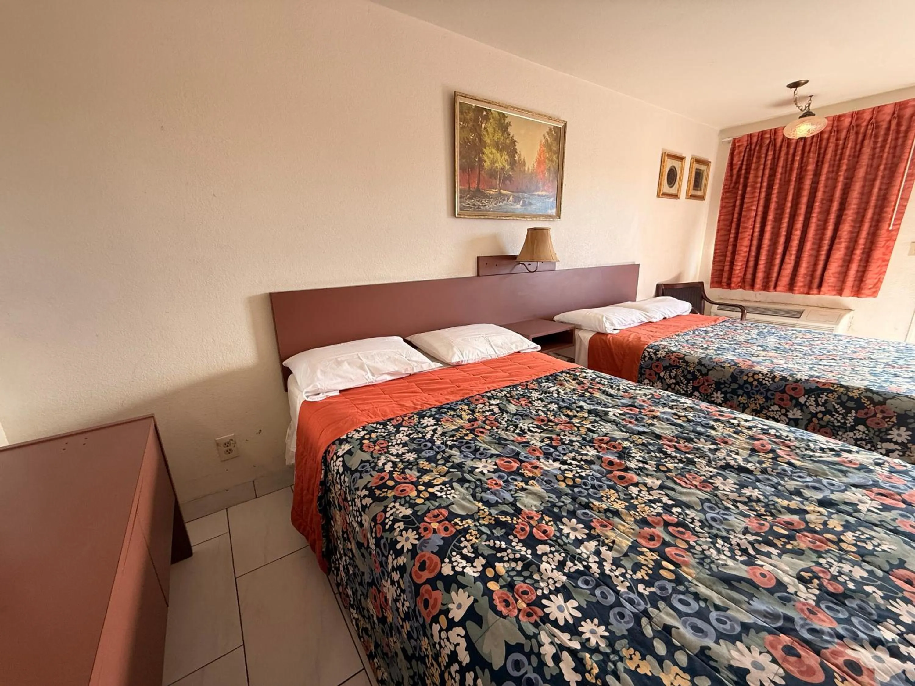 Bedroom, Bed in Del Rio Hotel O near Mesa Downtown