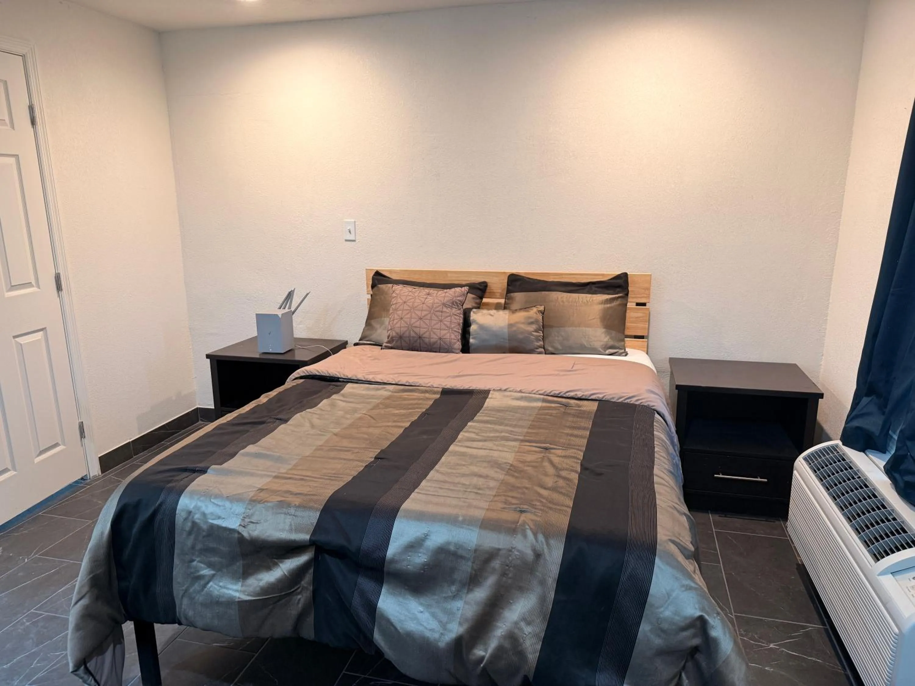 Bedroom, Bed in Del Rio Hotel O near Mesa Downtown